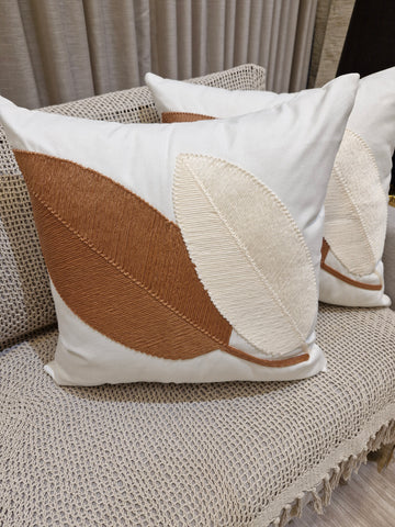 Almofada Aplique em Folha Bordada 55cmX55cm
