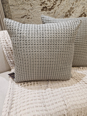 Almofada Decorativa Cinza Aplicação em Crochê MD73 52cmX52cm