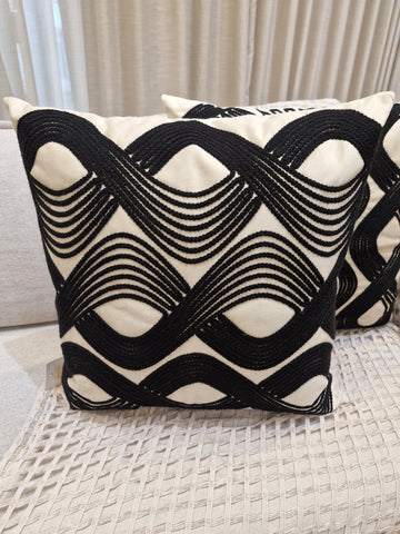 Almofada Linho Bordado Kilim Preto MD1 52cmX52cm