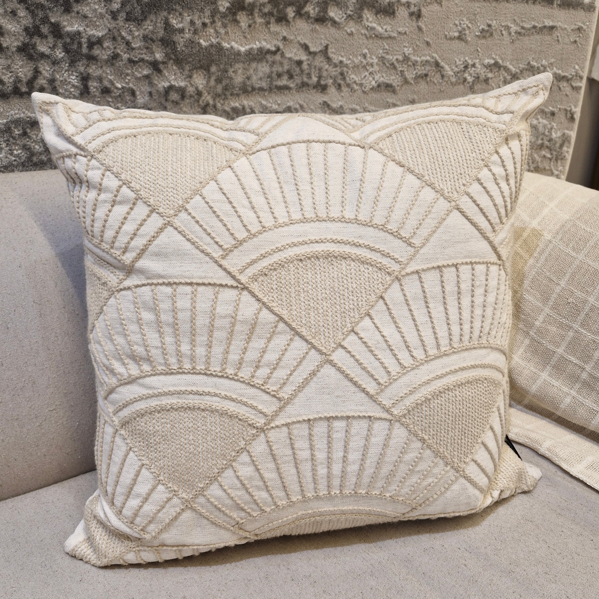 Almofada em Linho com Bordado  52cmX52cm Bege