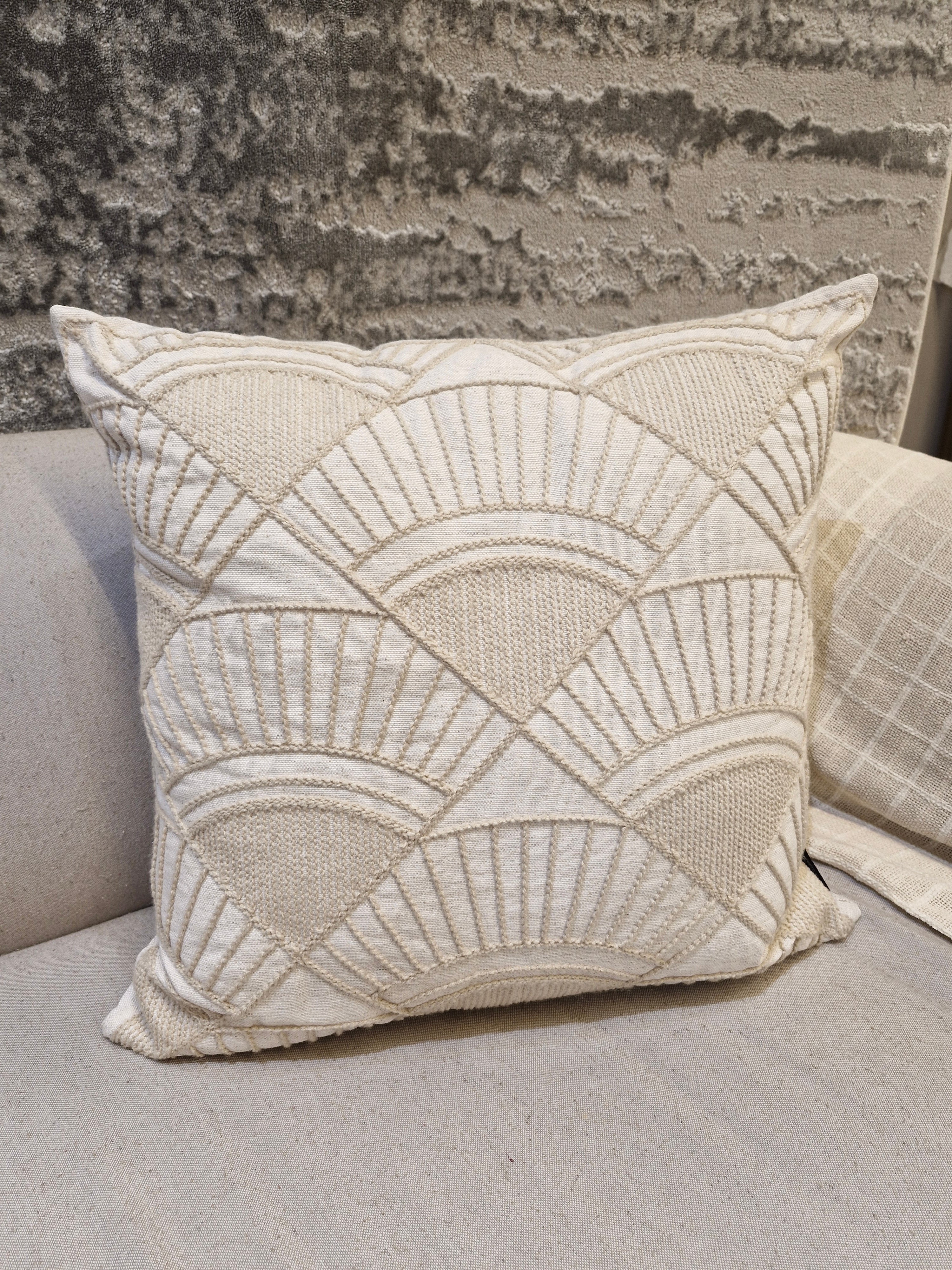 Almofada em Linho com Bordado  52cmX52cm Bege
