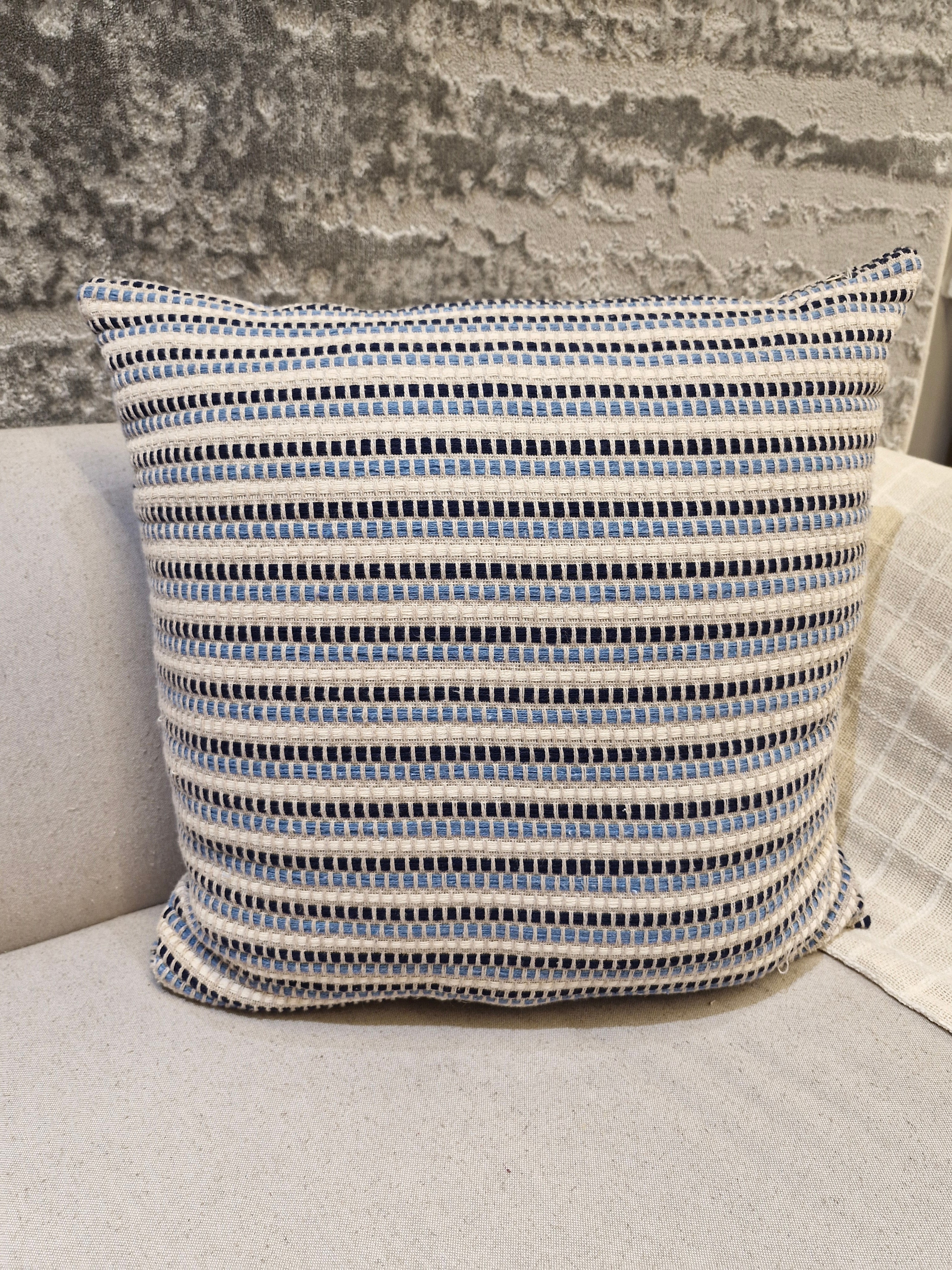 Almofada Aplique em  Azul 52cmX52cm