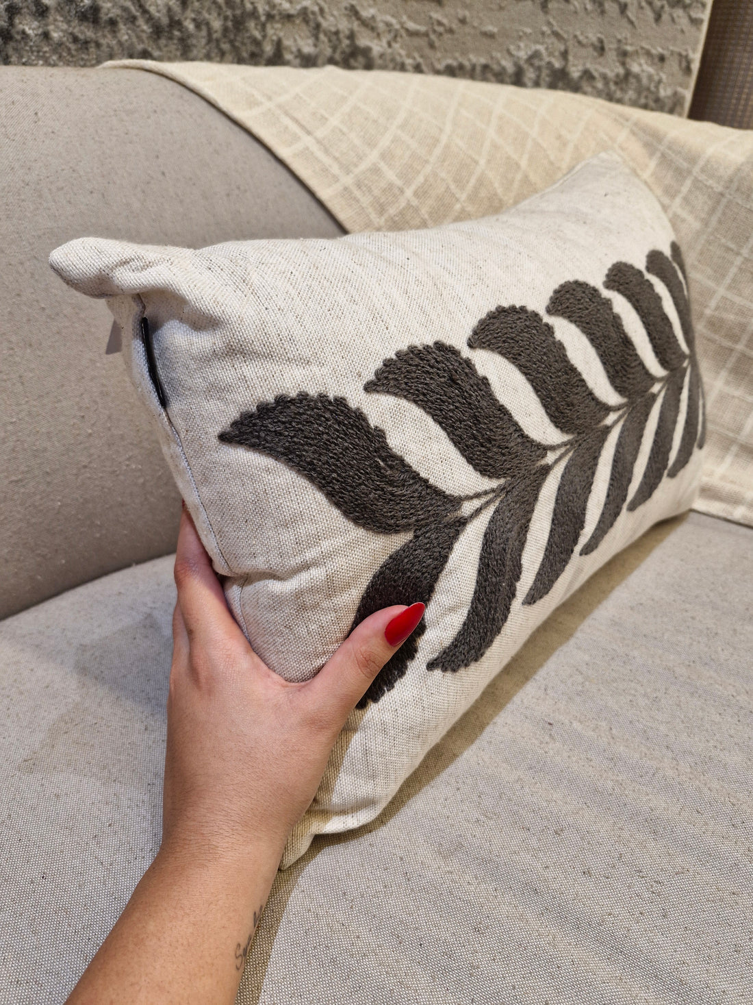 Almofada Linho Cru Bordado Chumbo 35cmX58cm