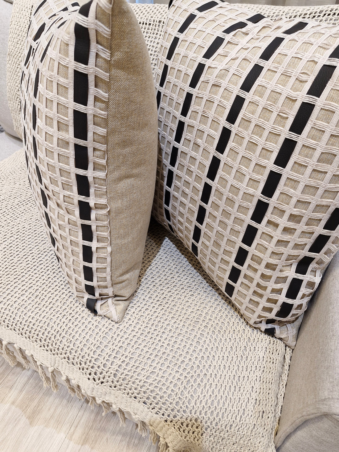 Almofada Decorativa Tiras Couro 55cmX55cm