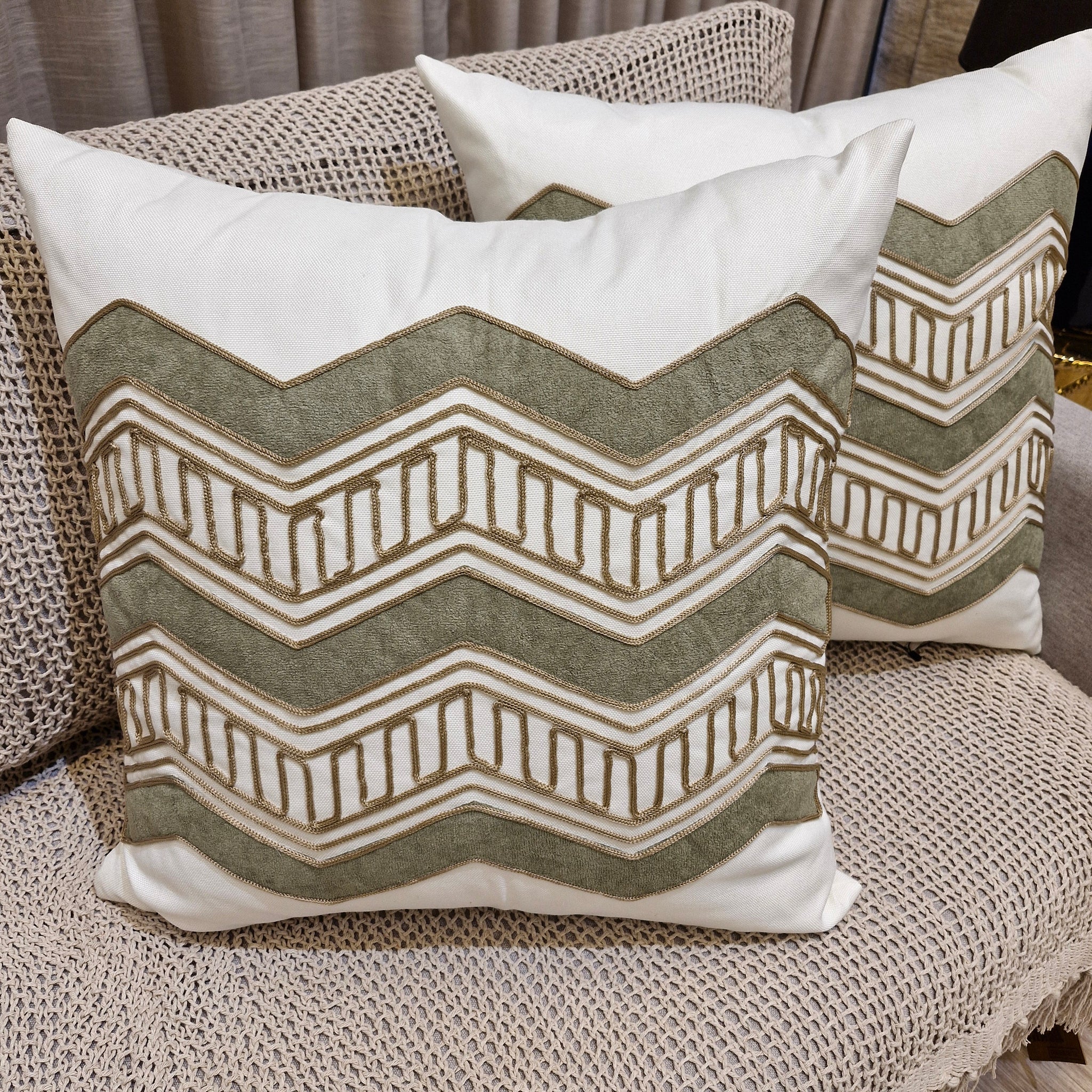 Almofada Decorativa Verde Bordada Geometric 55cmX55cm
