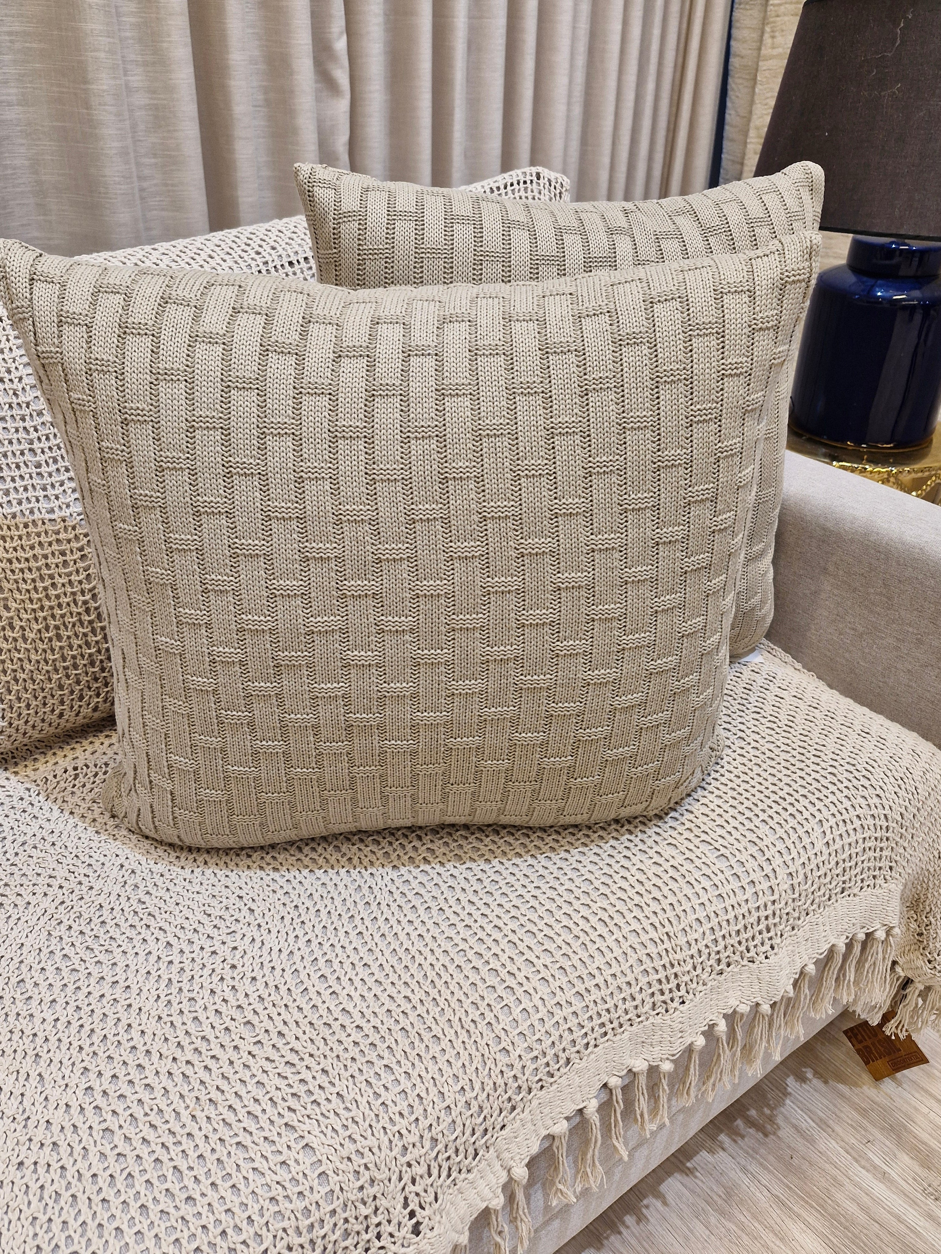 Almofada em Tricô Bege 55cmX55cm