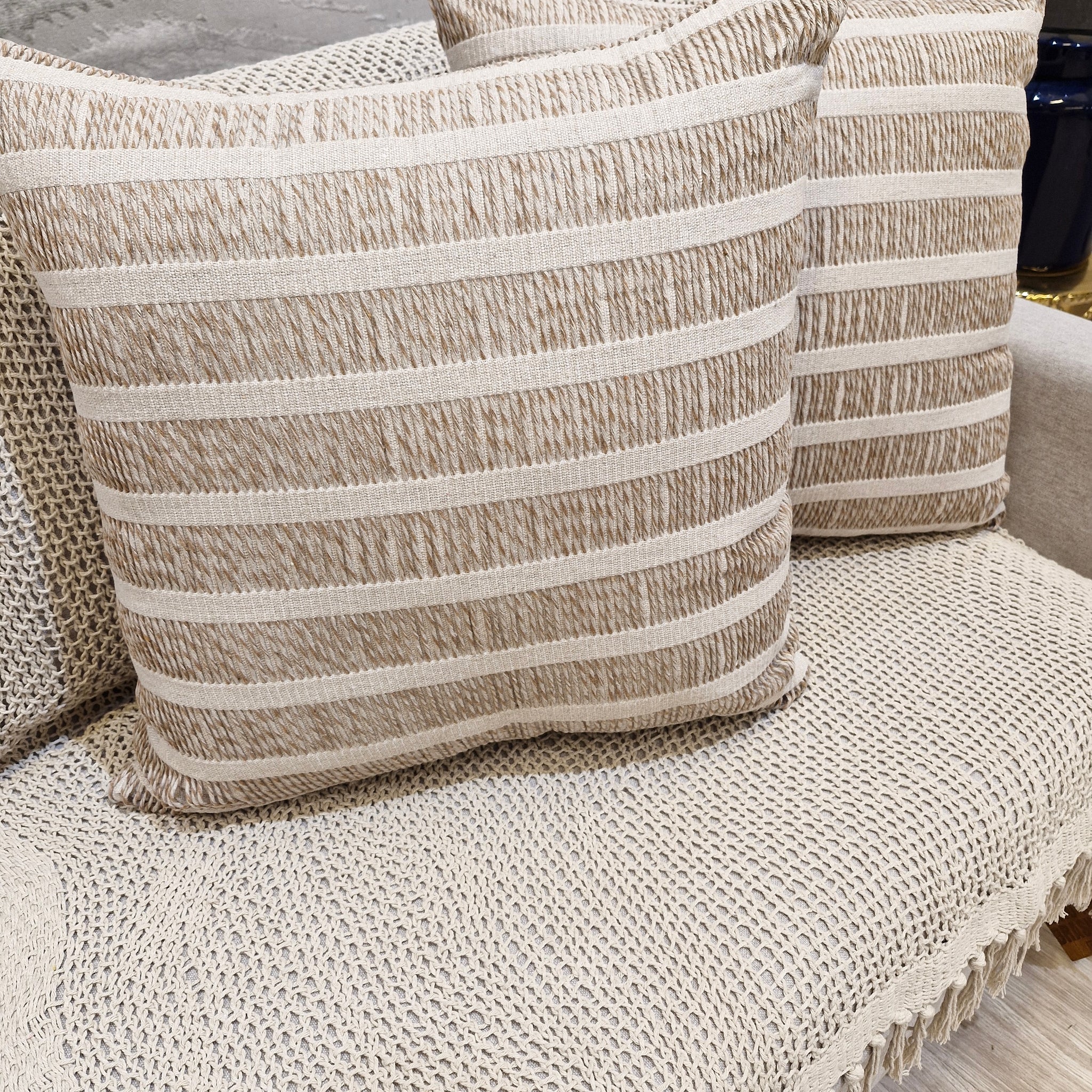 Almofada Detalhes Tramas Bege 55cmX55cm