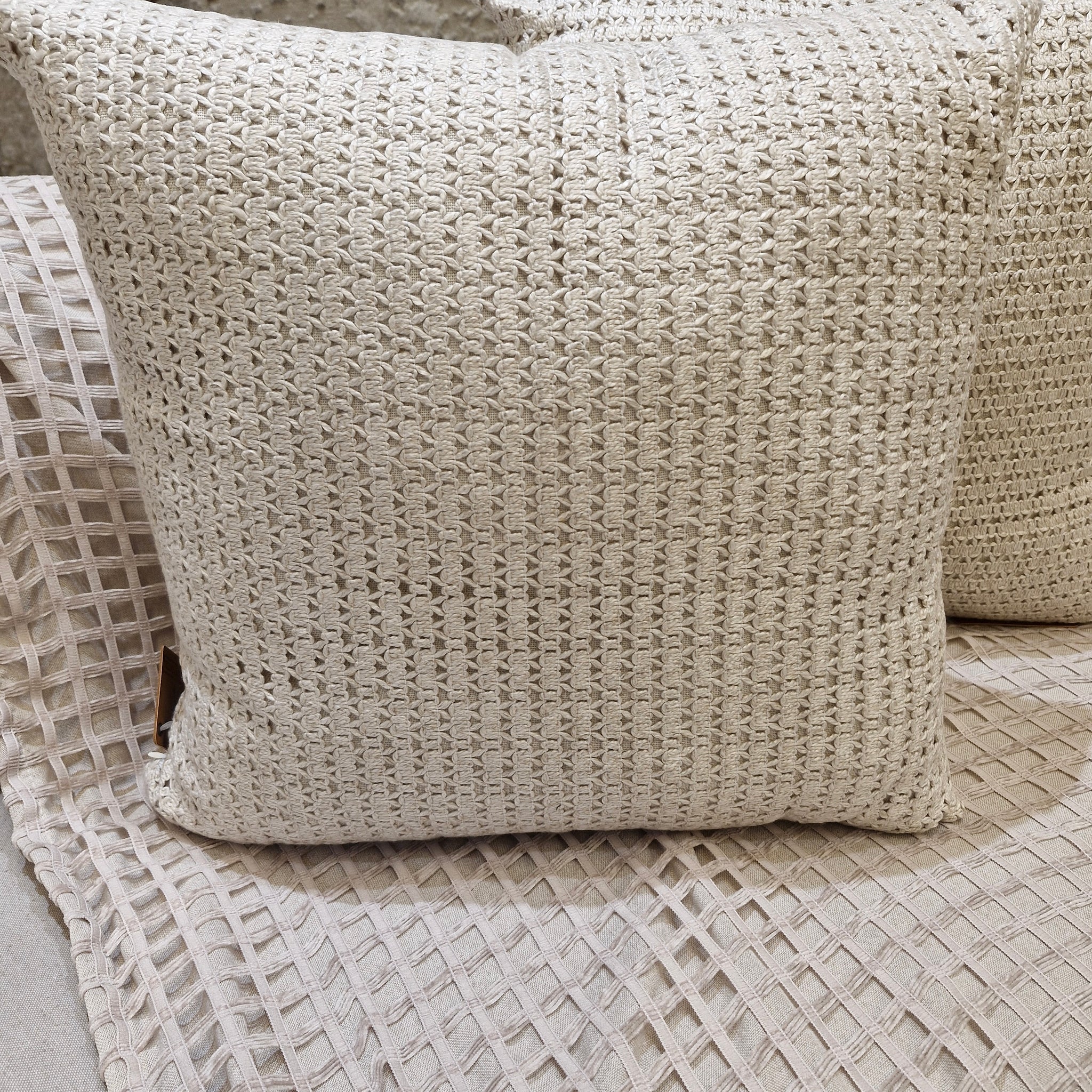 Almofada Decorativa Aplicação em Crochê MD59 52cmX52cm