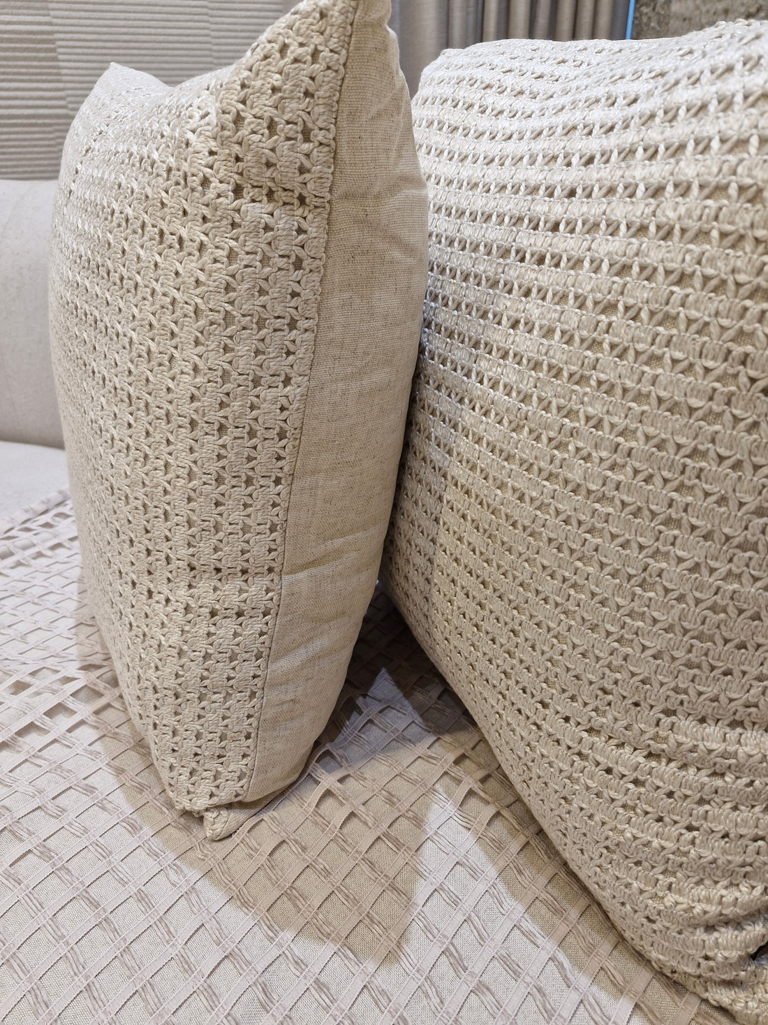 Almofada Decorativa Aplicação em Crochê MD59 52cmX52cm