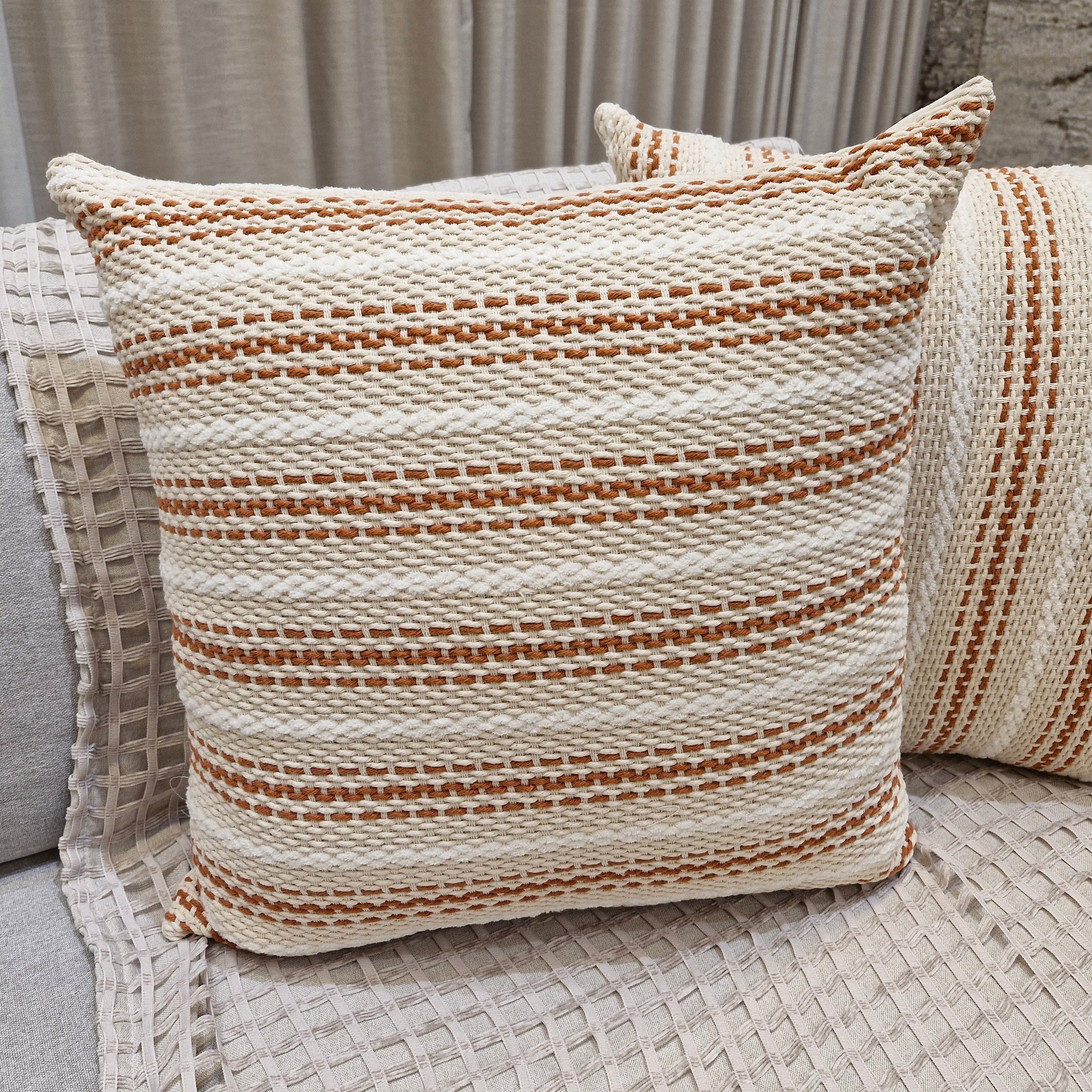 Almofada Bordada Linho Colorido 55cmX55cm