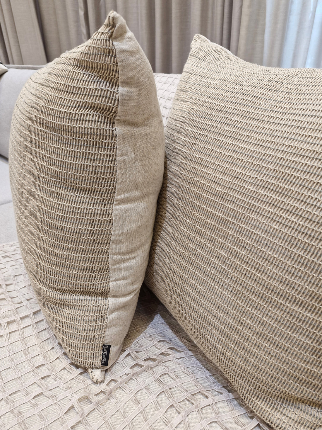 Almofada Aplicação Crochê 52cmX52cm