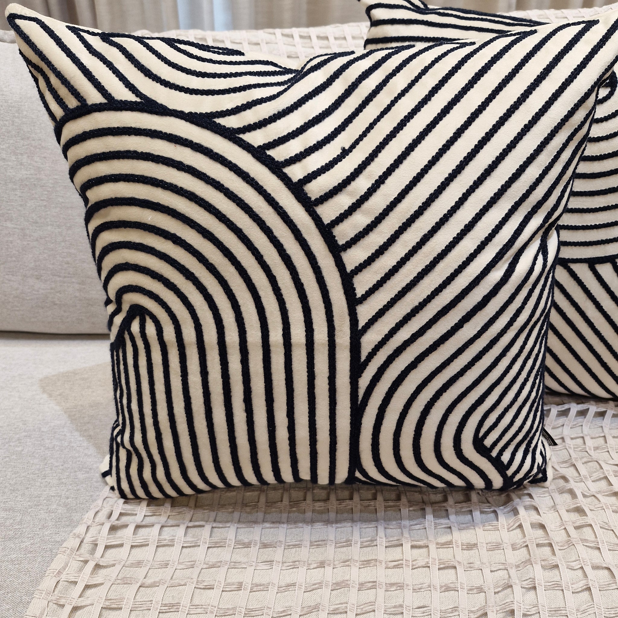 Almofada c/ Bordado Kilim Marinho  MD3 52cmX52cm