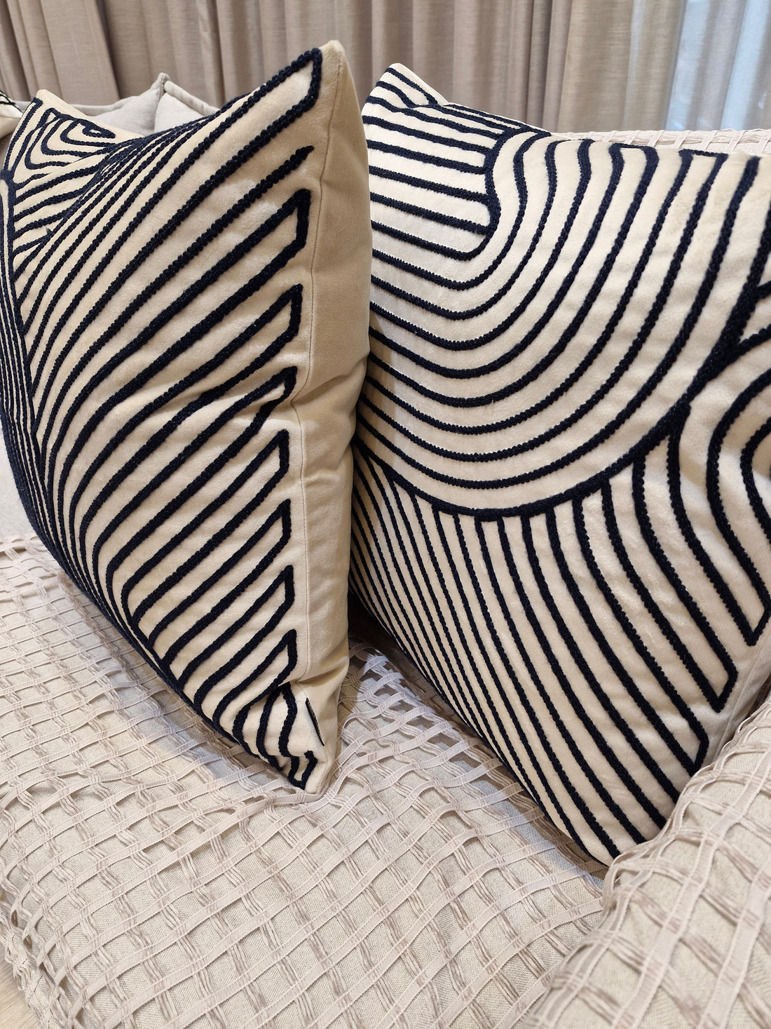 Almofada c/ Bordado Kilim Marinho  MD3 52cmX52cm