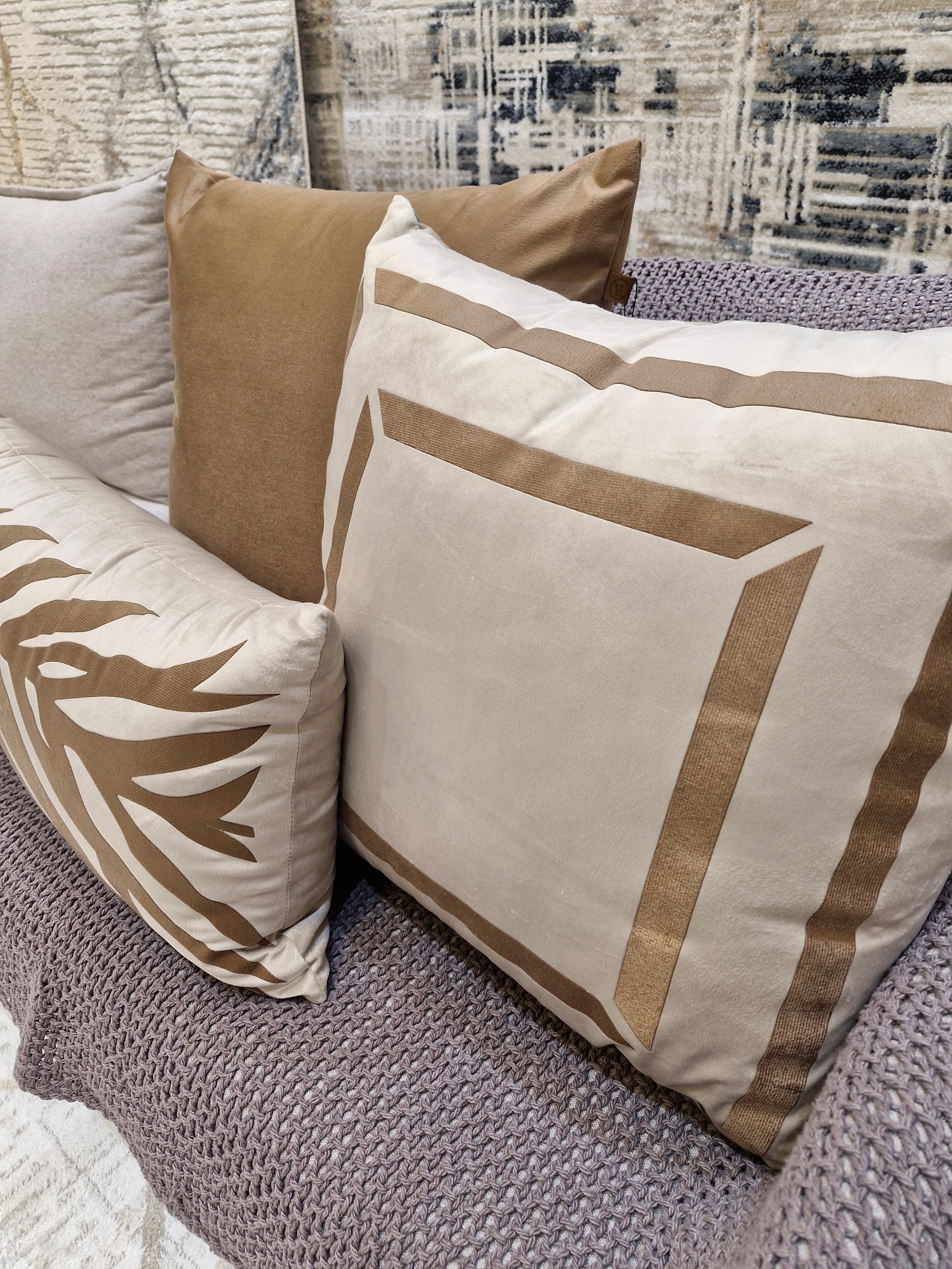 Kit Almofadas Trio Lola Suede Marrom Claro 101| Três Peças