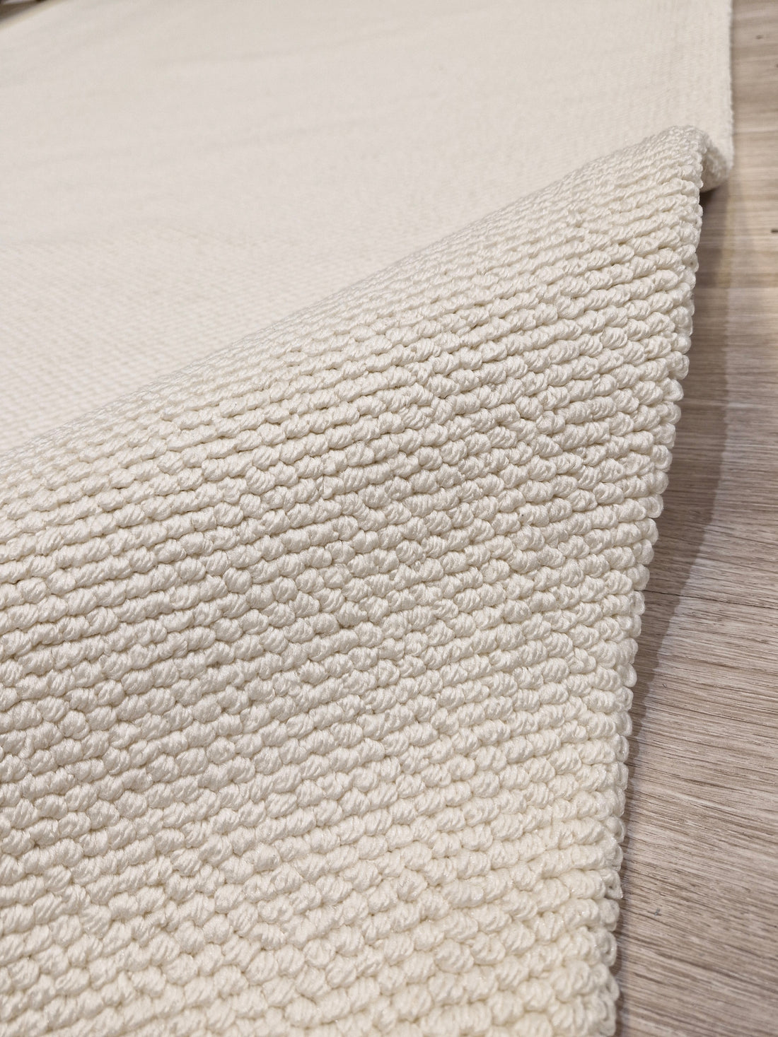 Tapete Impermeável Trama Off White Aqua13 | Tapete Sob Medida