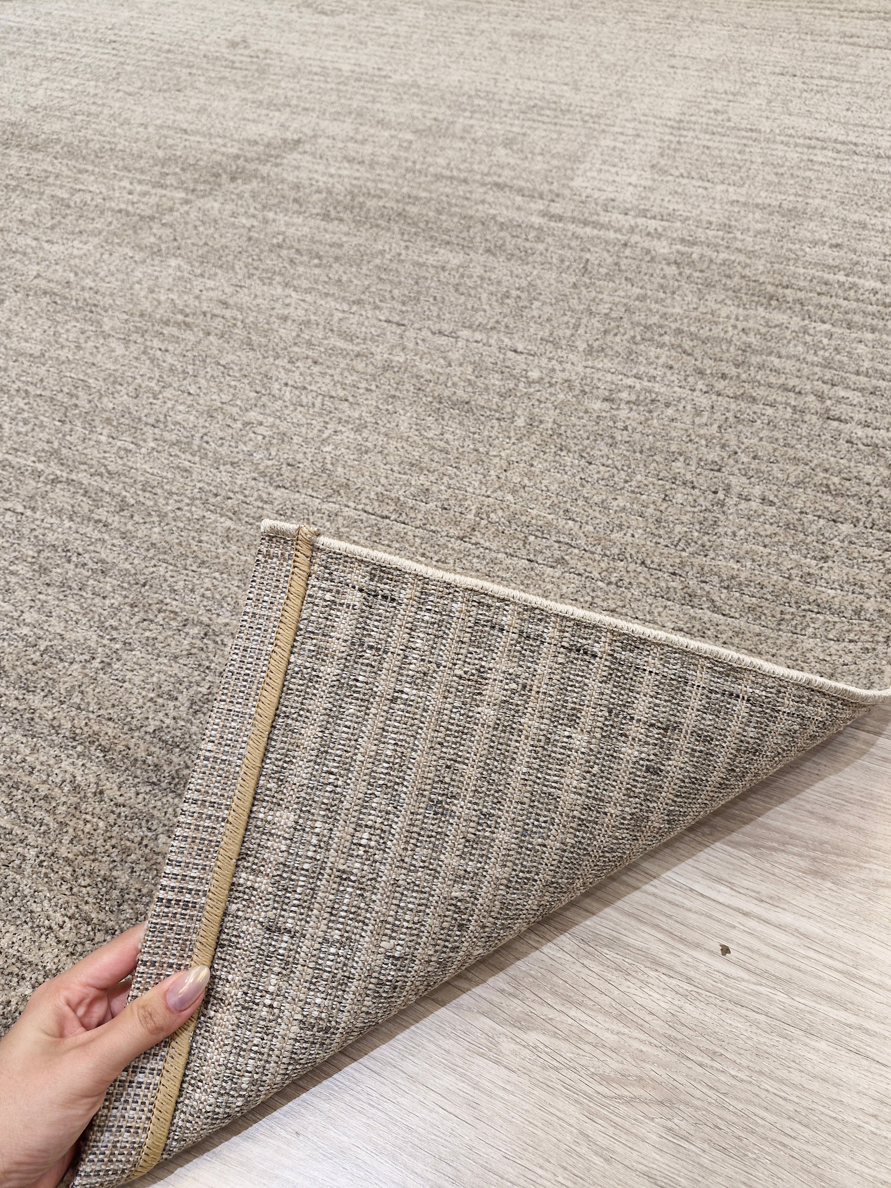 Tapete Turco Ani 48 Taupe Textura Suave – Design Clean