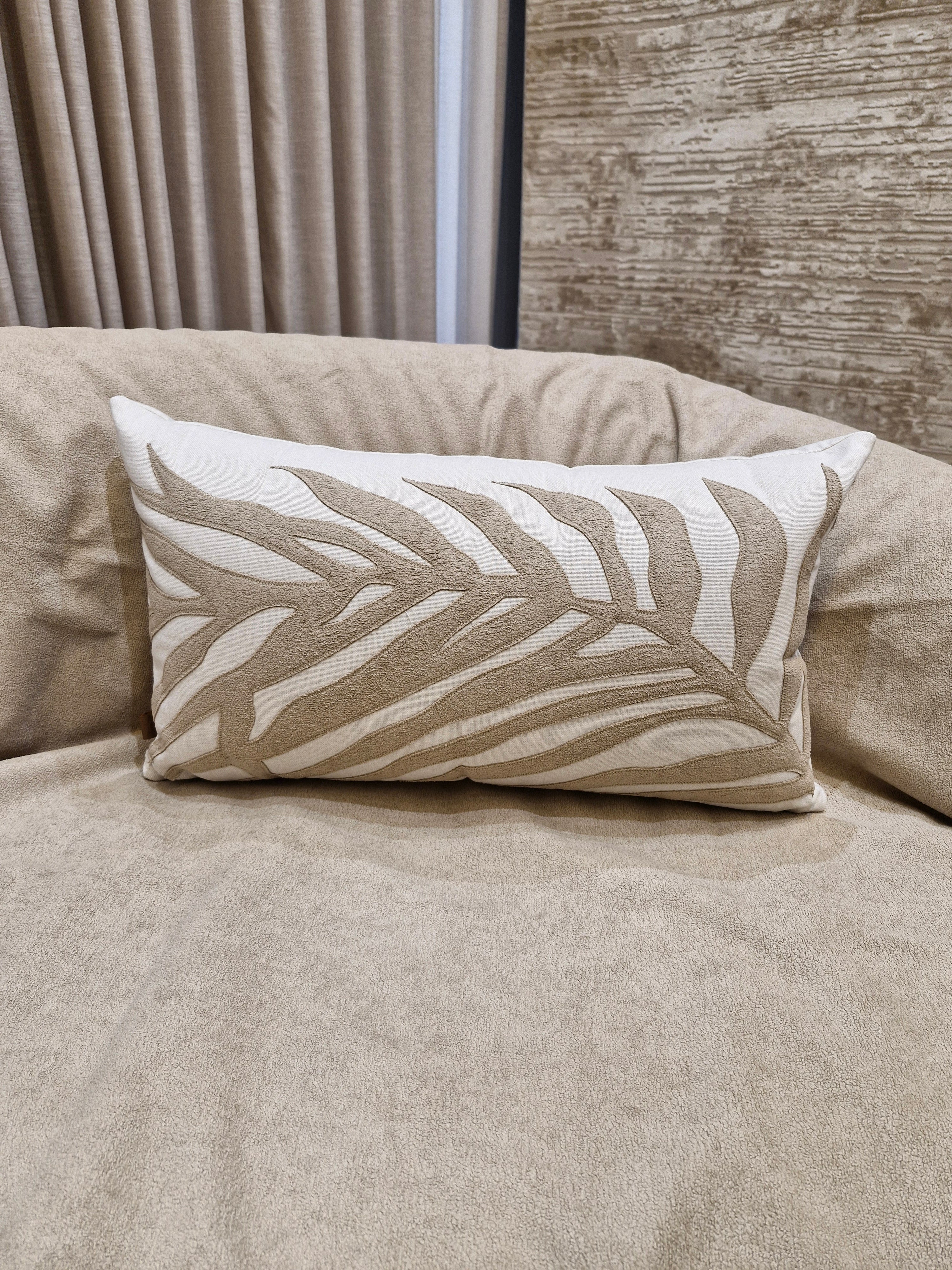 Almofada Pequena Linho Off com Bege Decorativa Lola04 35cmX58cm