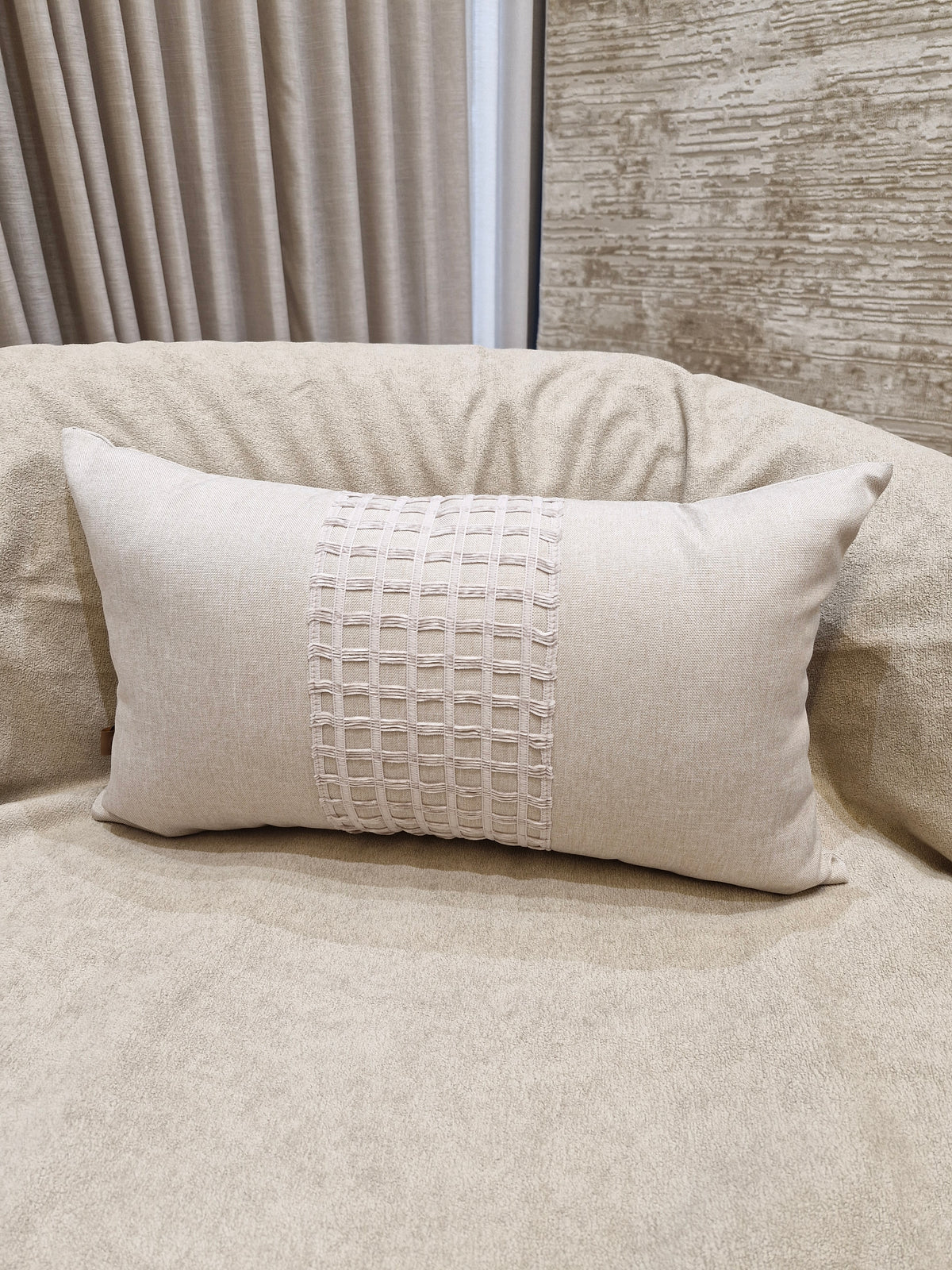 Almofada Pequena Linho Off com Tela Decorativa 35cmX58cm