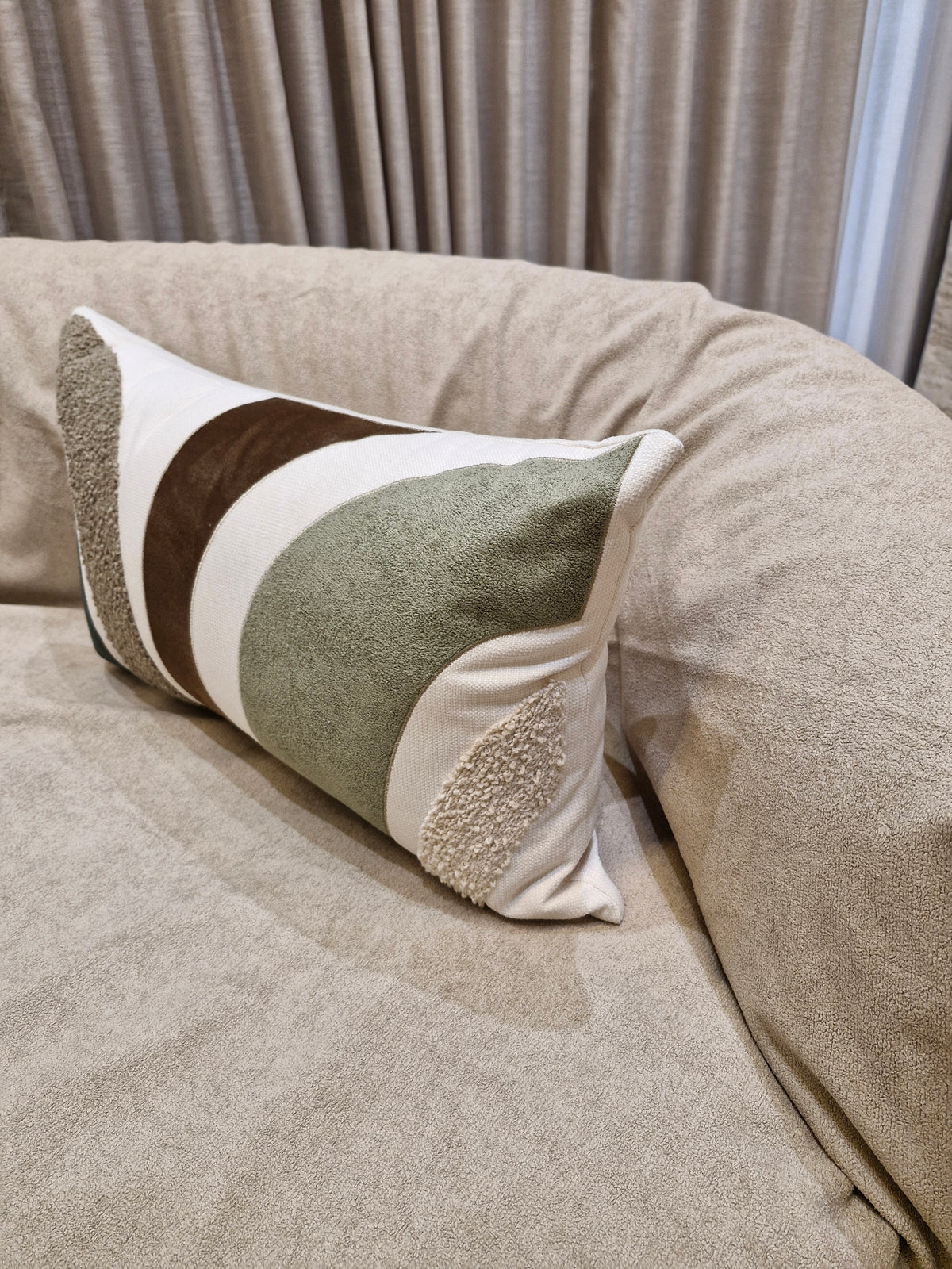 Almofada Pequena Linho com Aplicações Decorativos Verde 35cmX58cm