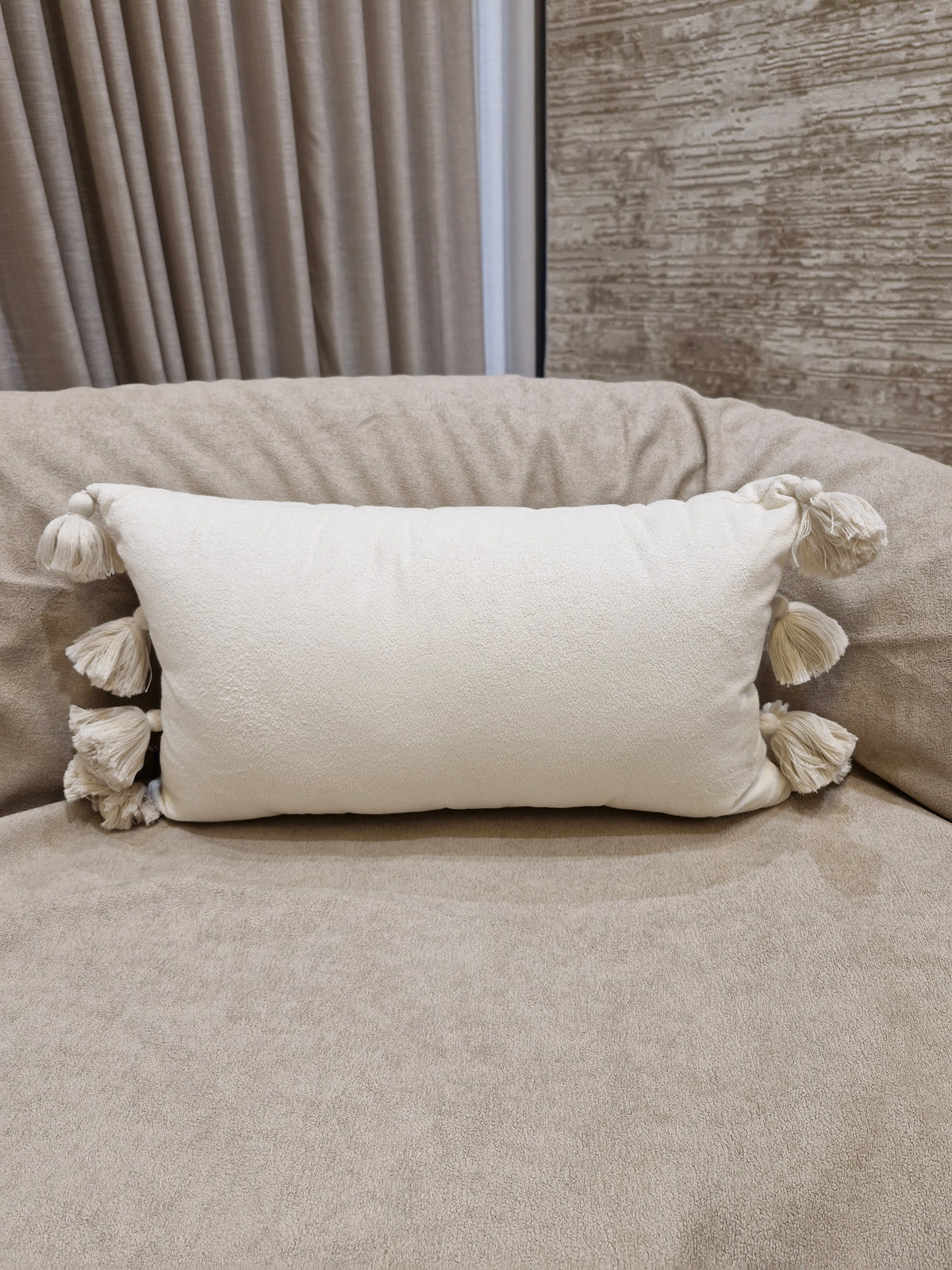 Almofada Pequena Linho com Detalhes nas Laterais 35cmX58cm