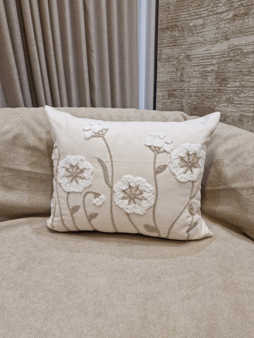 Almofada Pequena Detalhes Flores Chenille Branco 40cmX50cm