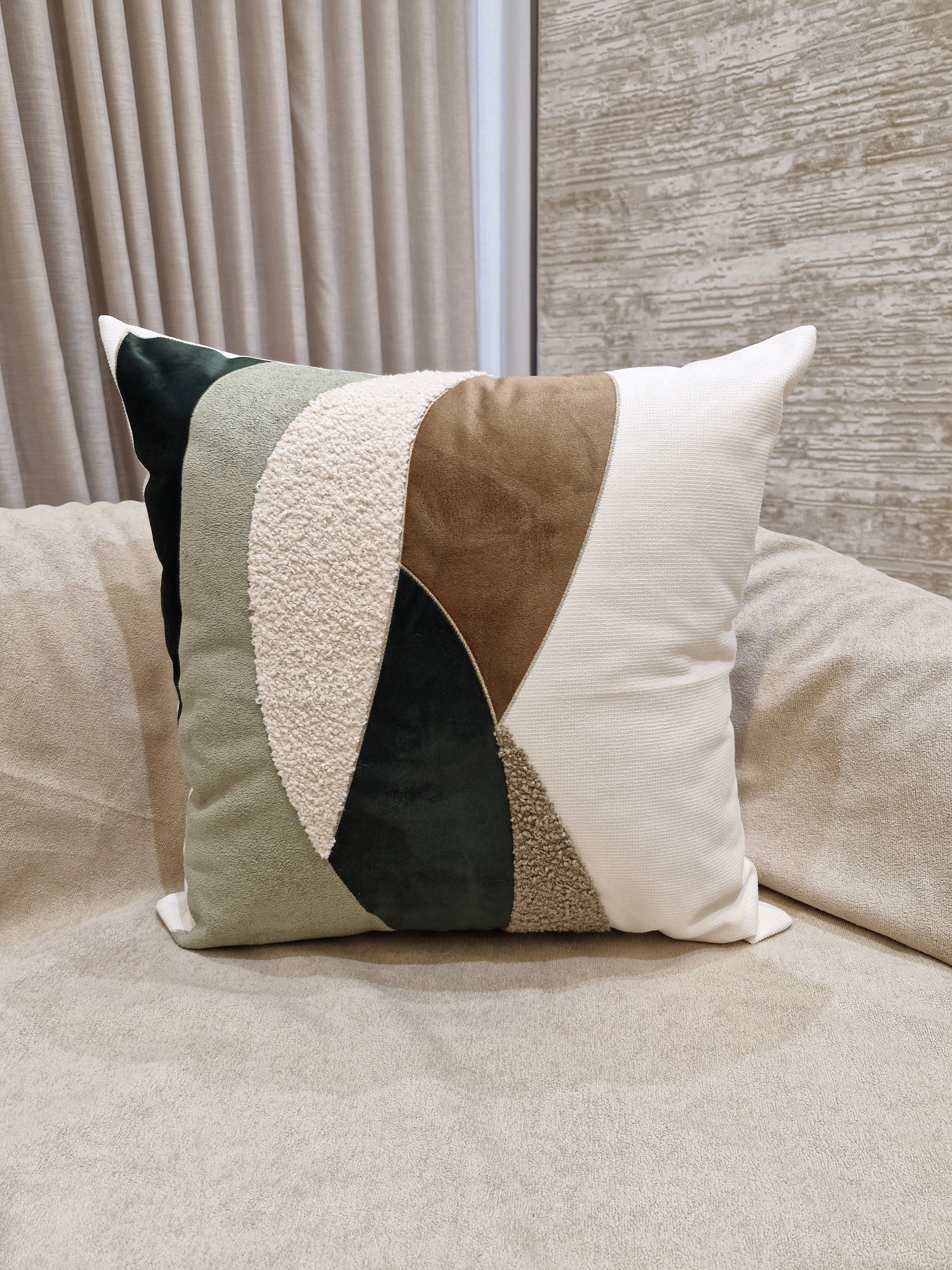 Almofada Decorativa com Detalhes Bordados Verde 55cmX55cm