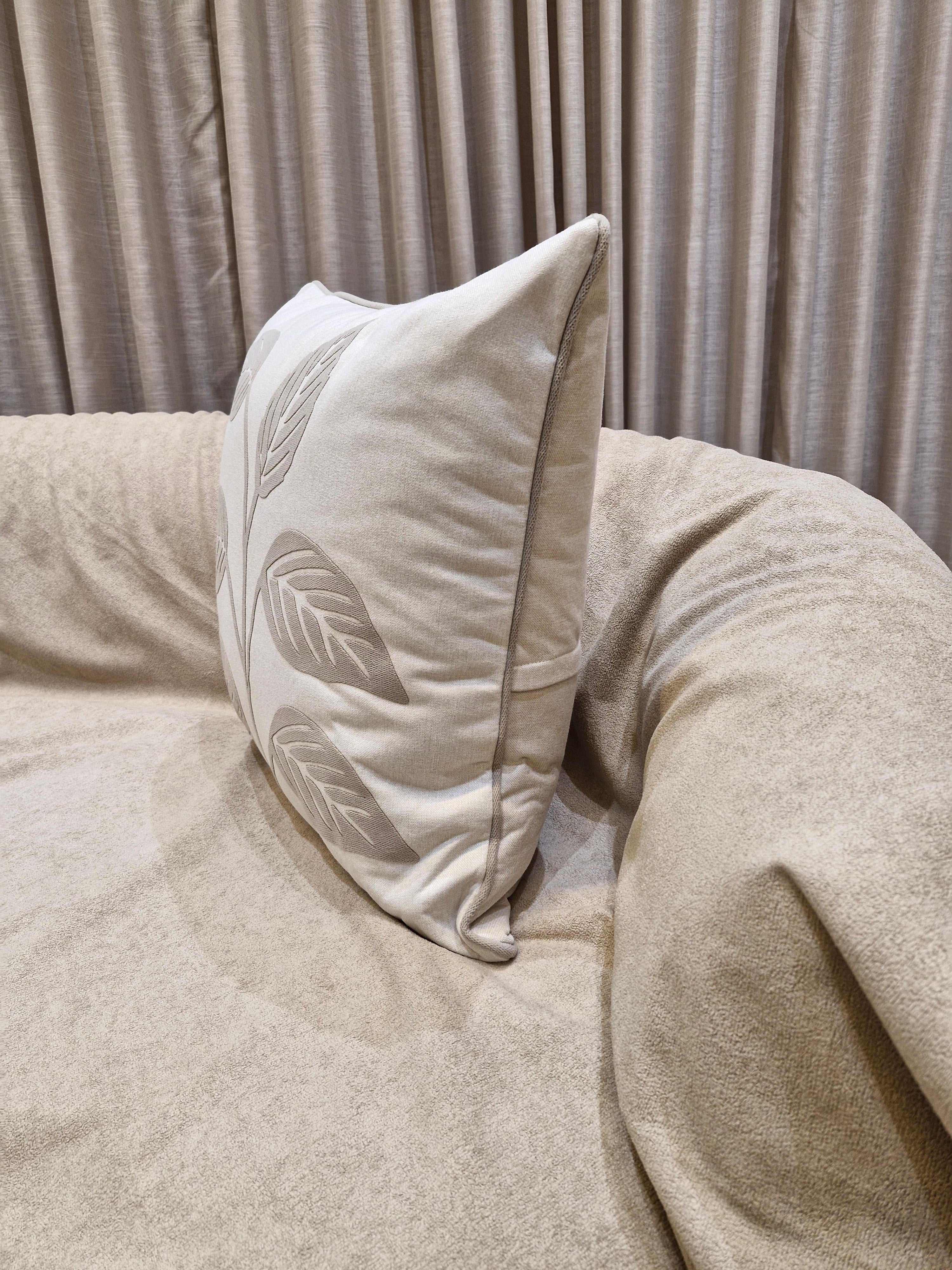 Almofada Decorativa com Detalhes Floral 55cmX55cm