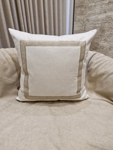 Almofada Decorativa Linho Off com Detalhes Basic 55cmX55cm
