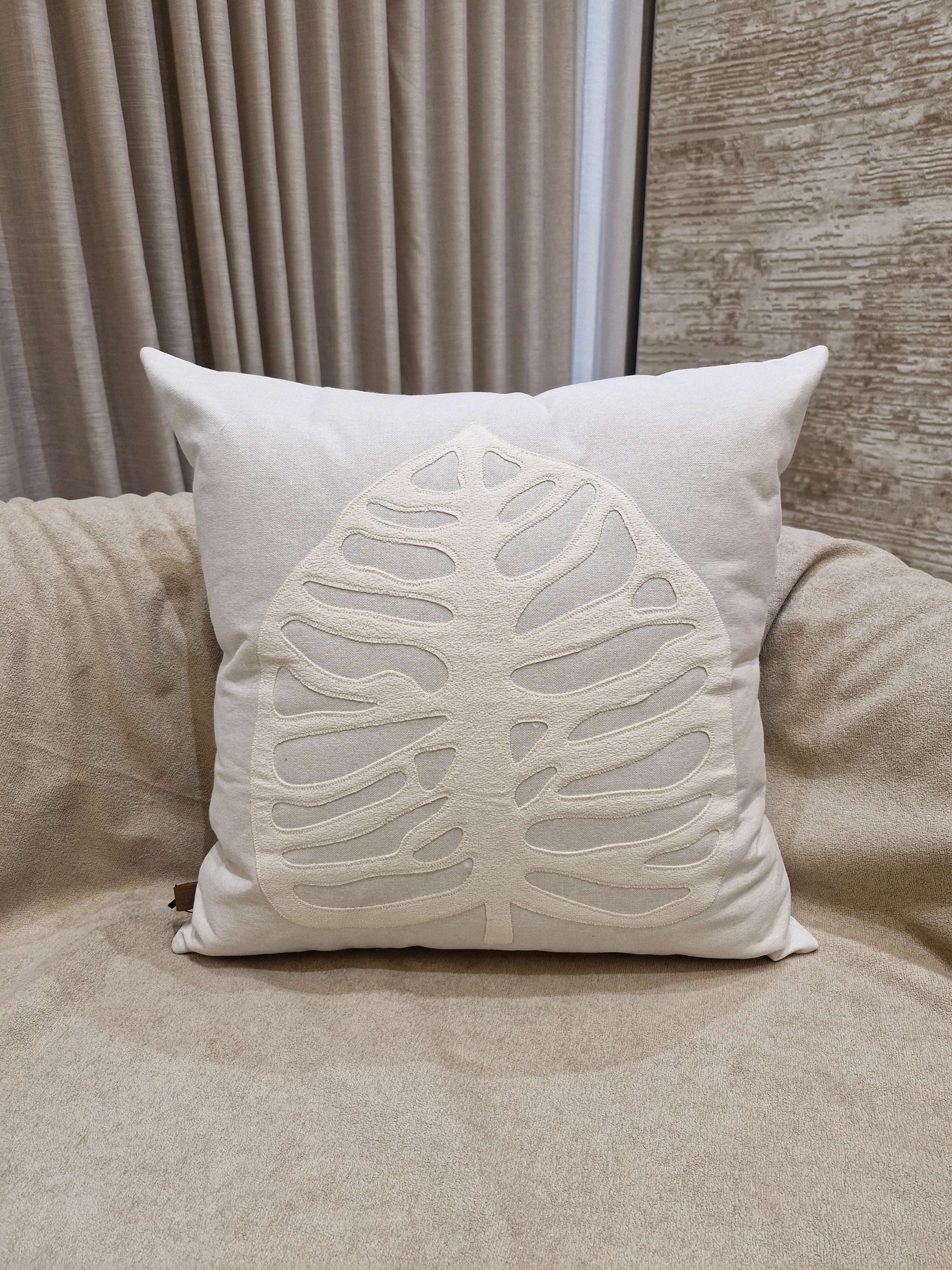 Almofada Decorativa Linho Off White Detalhes 55cmX55cm