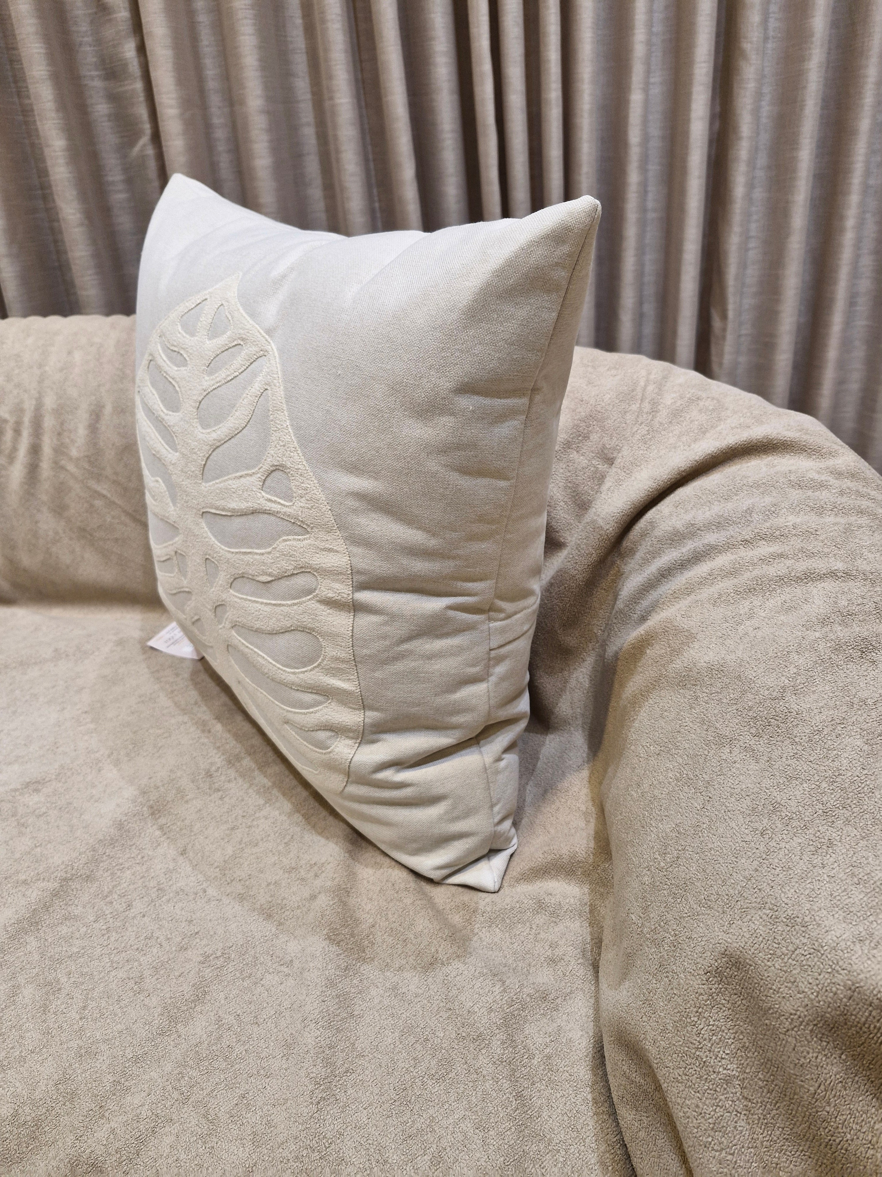 Almofada Decorativa Linho Off White Detalhes 55cmX55cm