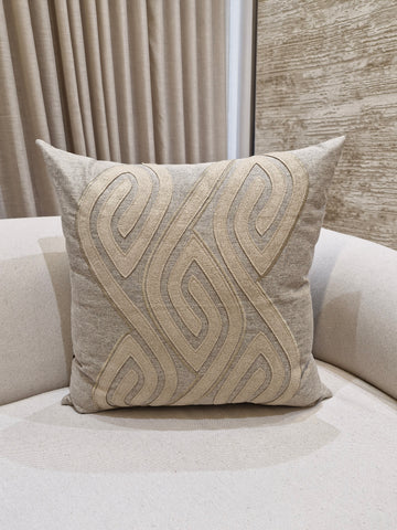 Almofada Decorativa Linho Bege Escuro Detalhes 55cmX55cm