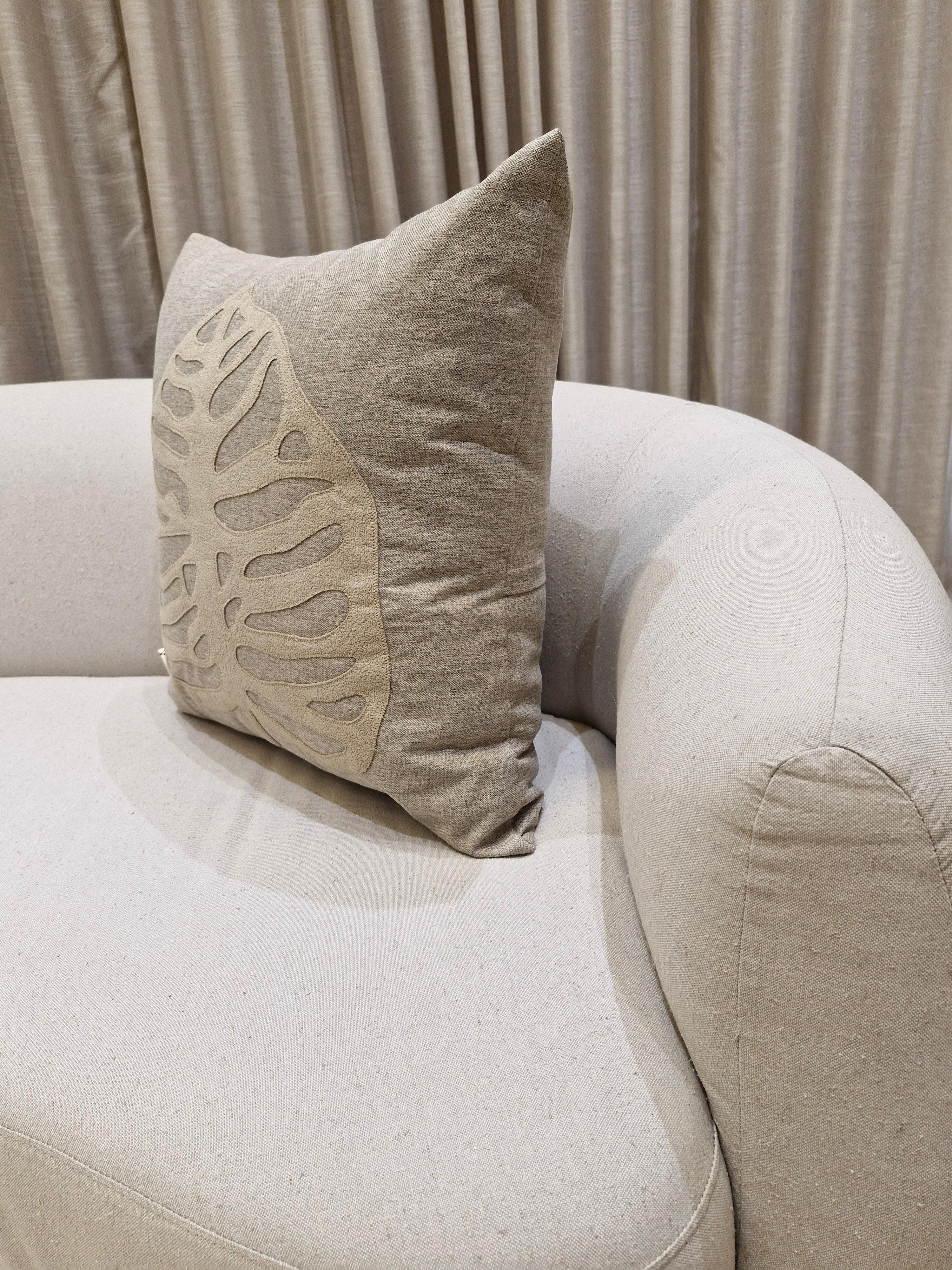 Almofada Decorativa em Detalhes Linho Bege 55cmX55cm