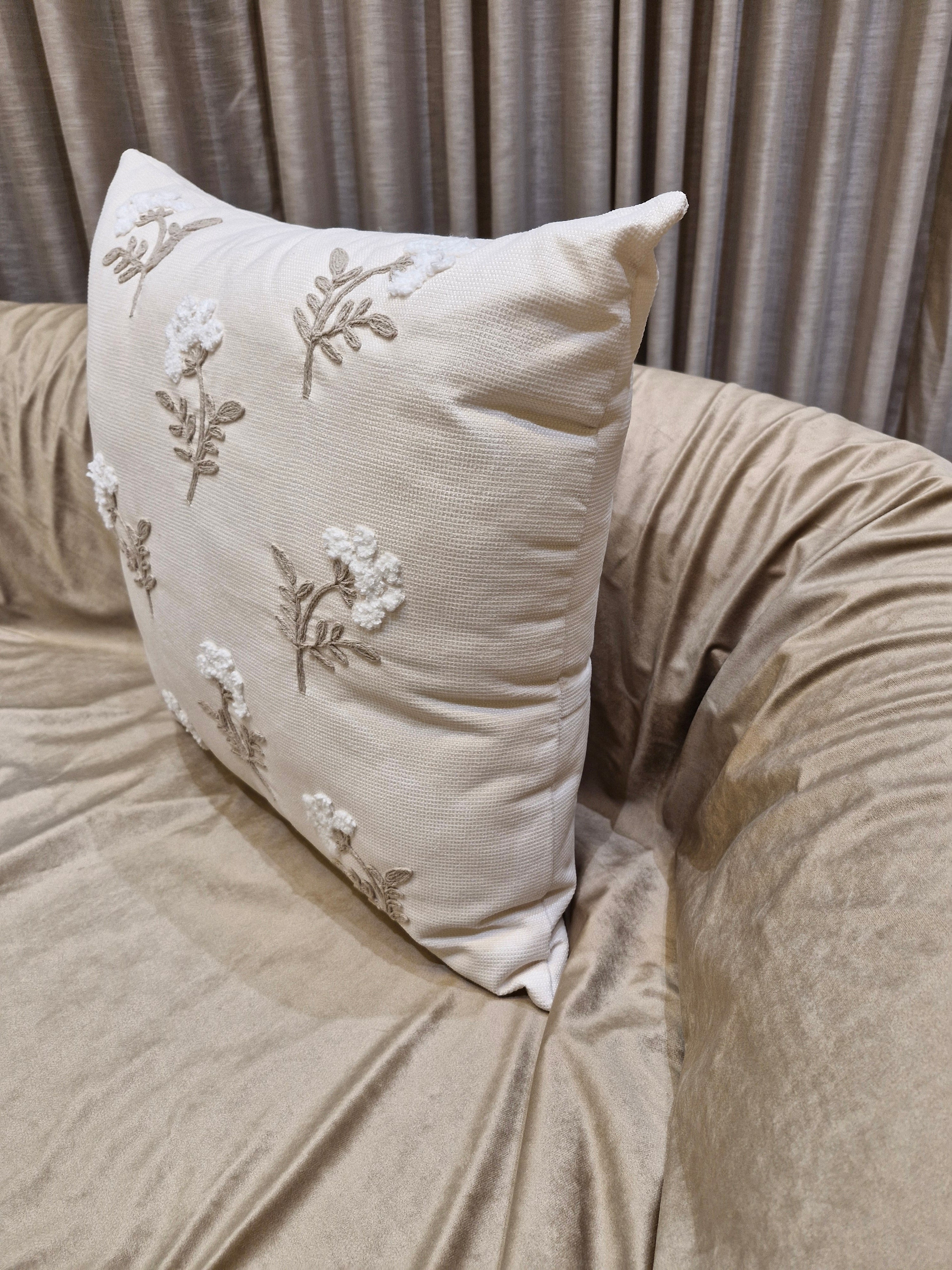 Almofada Decorativa Especial Flores Chenille Branco 55cmX55cm