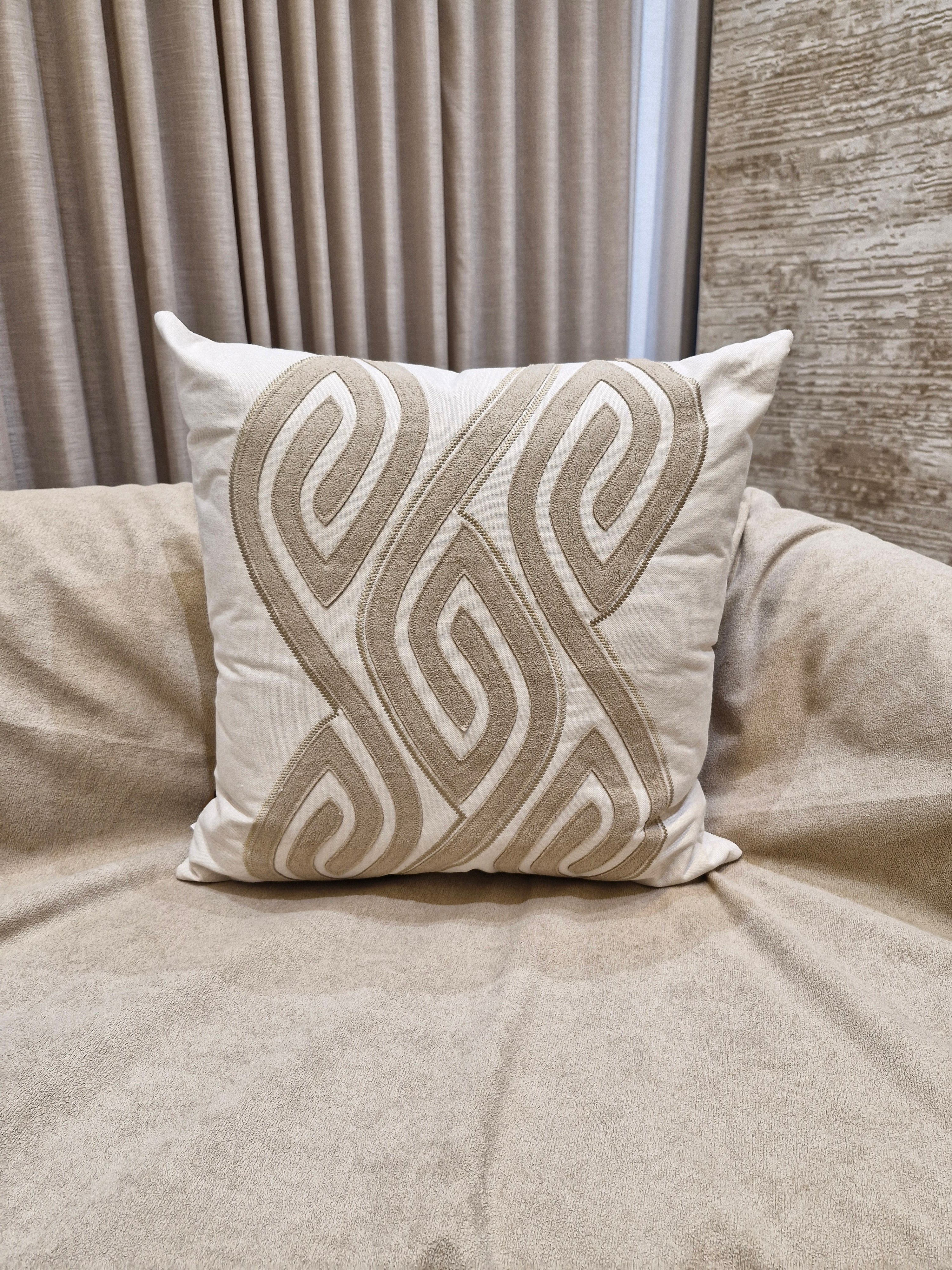 Almofada Linho Off com Boucle Bege 55cmX55cm