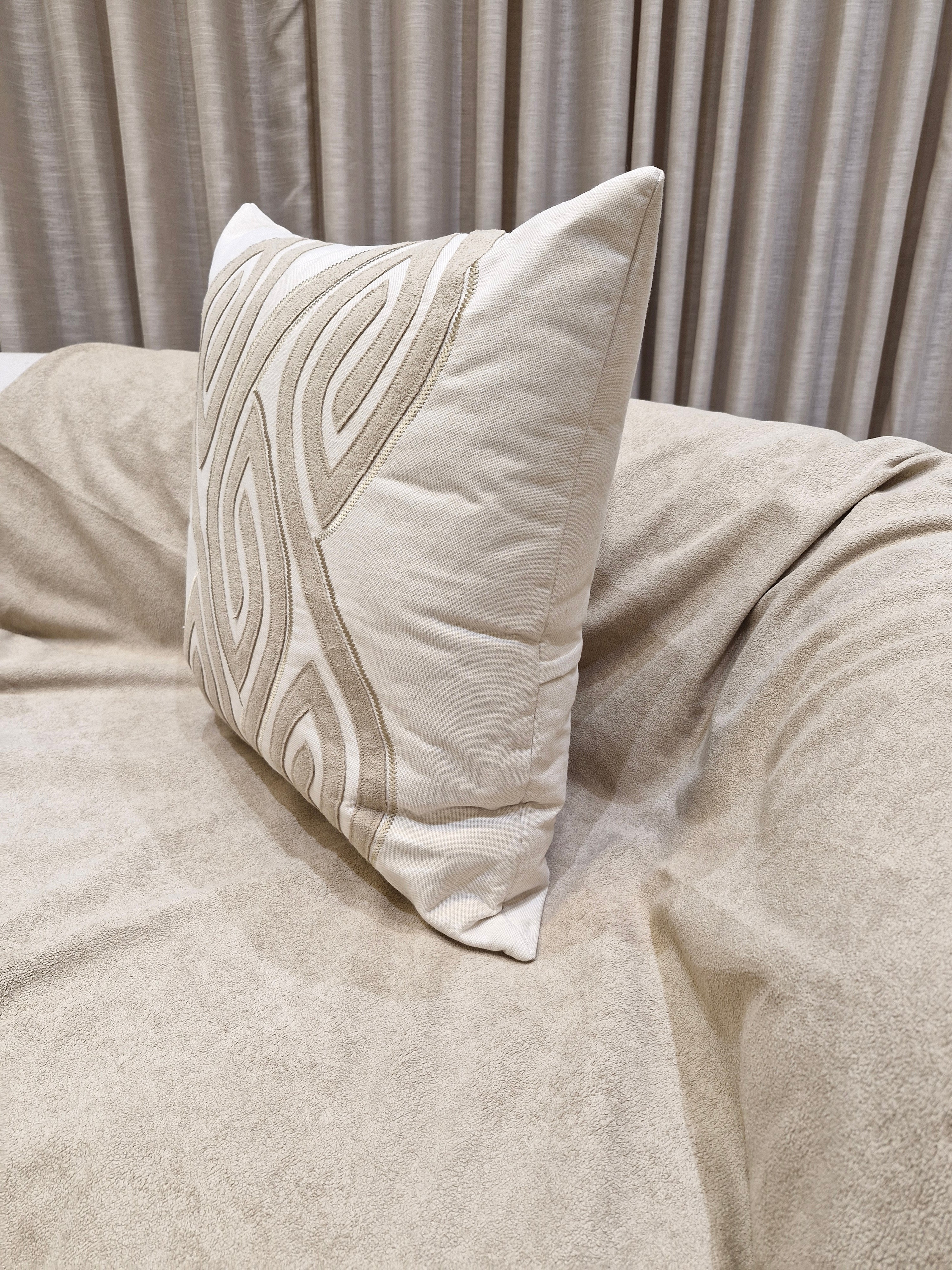 Almofada Linho Off com Boucle Bege 55cmX55cm