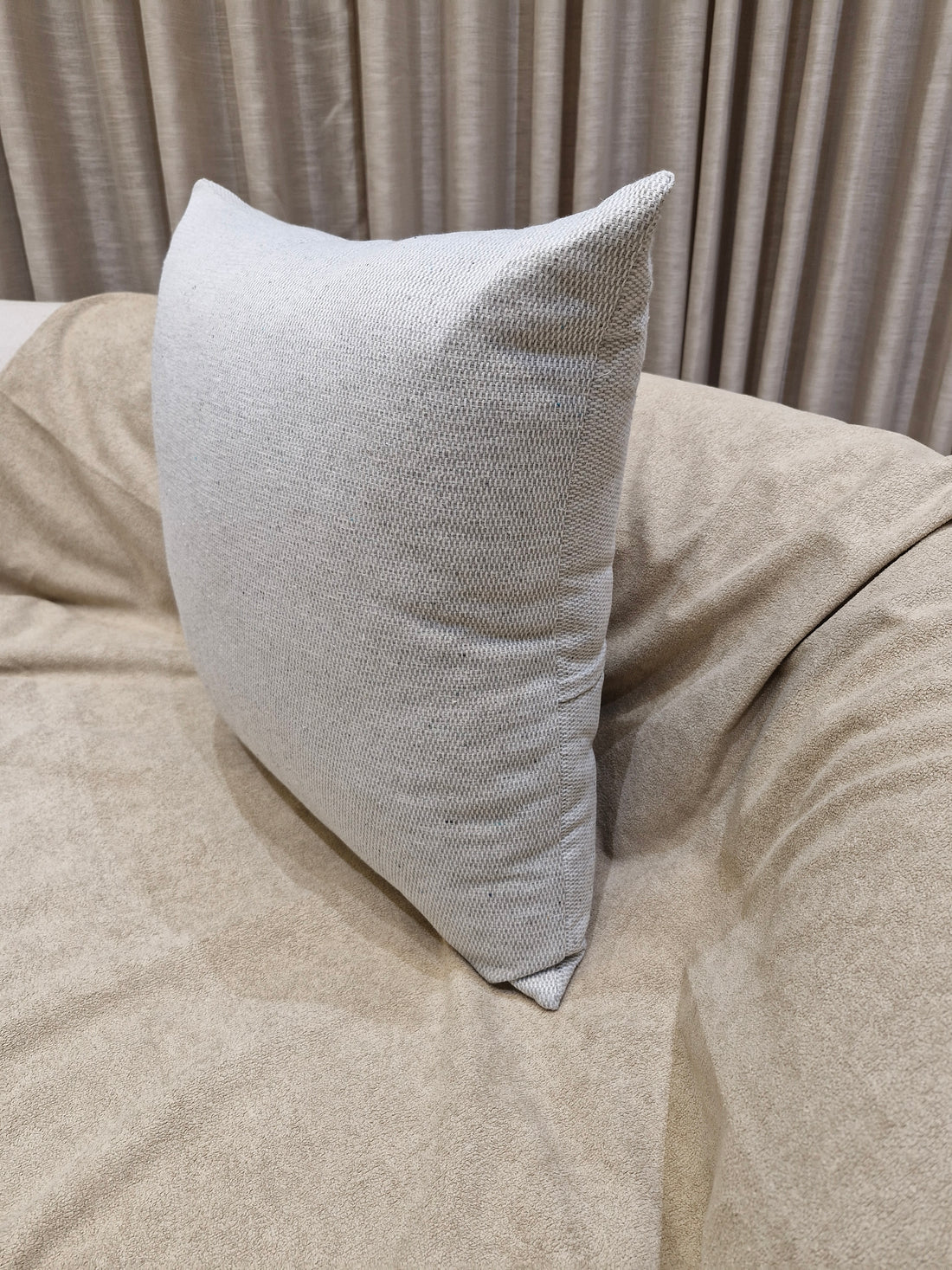 Almofada Decorativa Linho Cinza Trabalhado 55cmX55cm