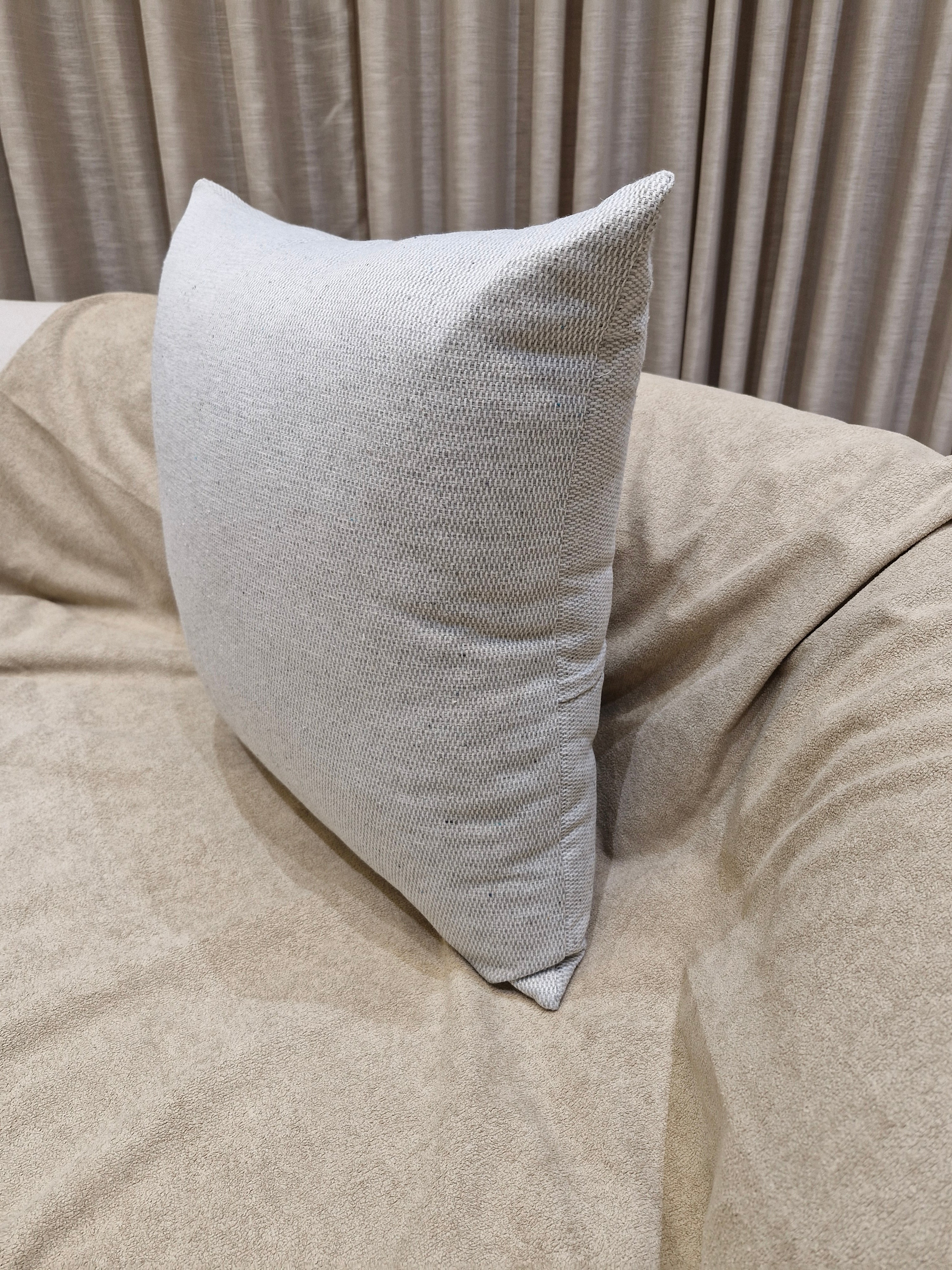 Almofada Decorativa Linho Cinza Trabalhado 55cmX55cm