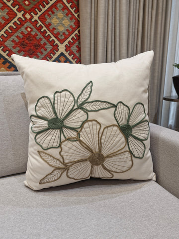 Almofada Bordada Flores Verde Claro Detalhes 55cmX55cm