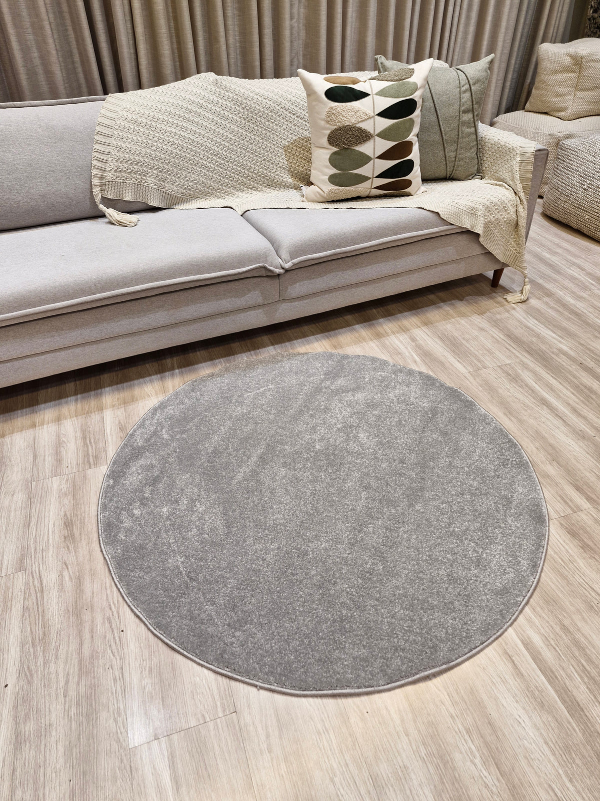 Tapete Redondo Prata Impermeável 130x130 | Peça Única (PU71)