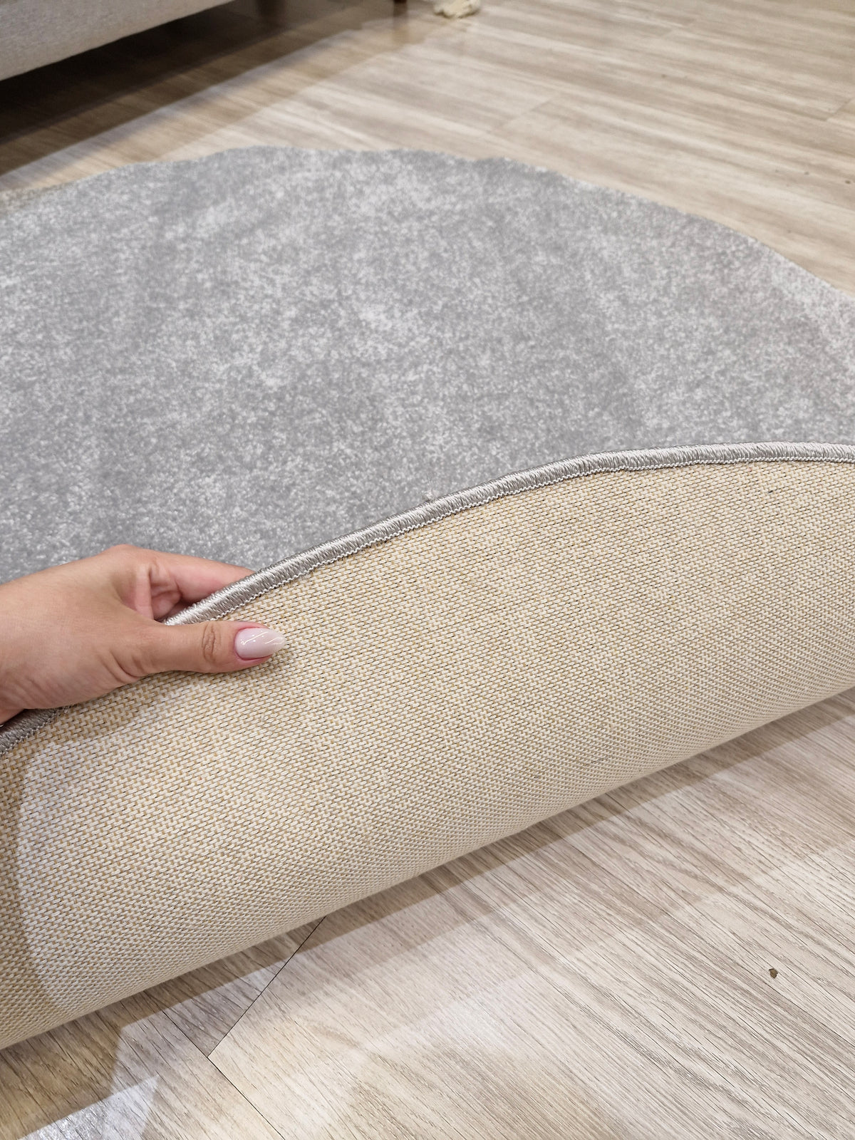Tapete Redondo Prata Impermeável 130x130 | Peça Única (PU71)