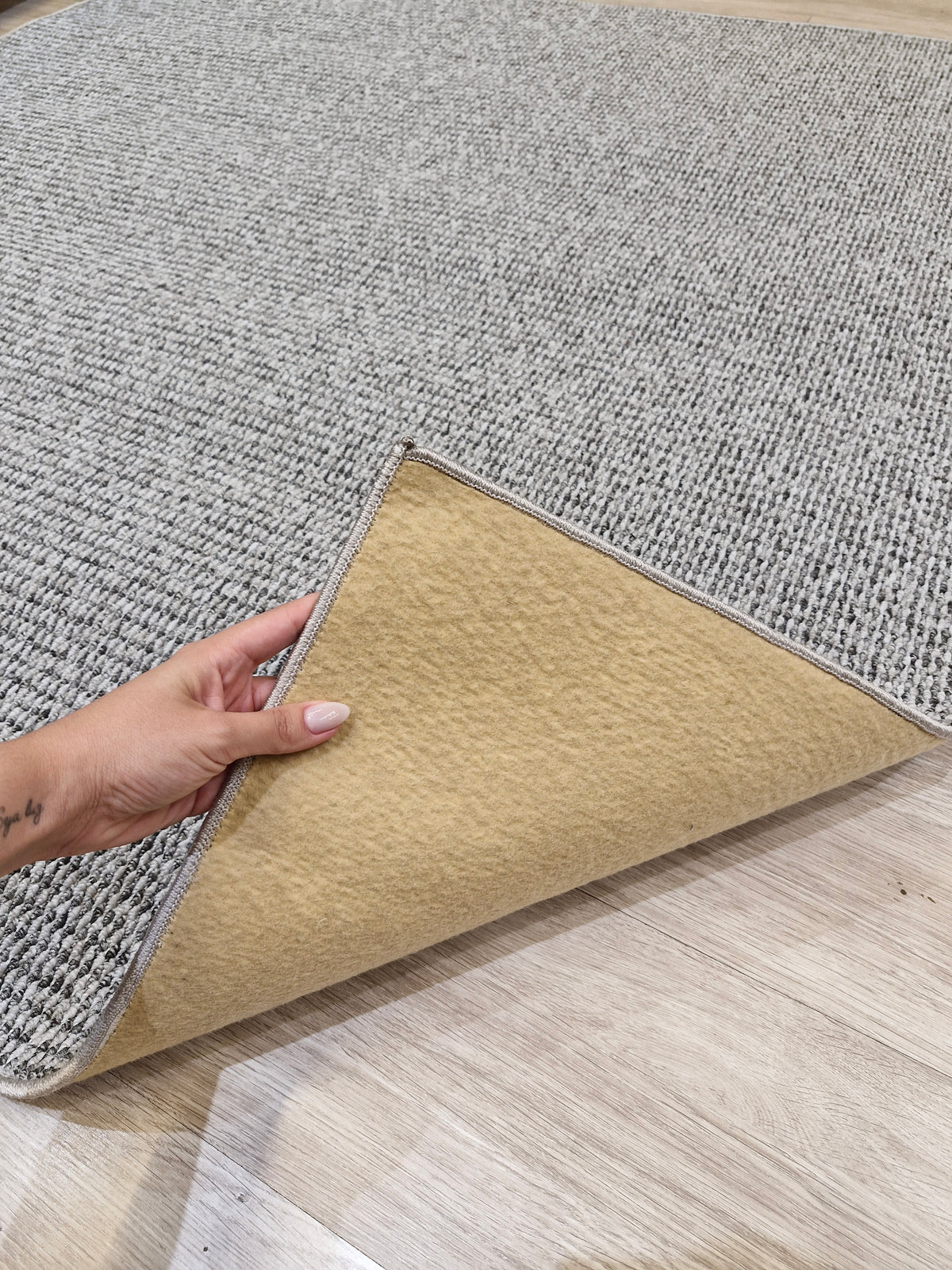 Tapete Bouclê Prata 160x170 | Peça Única (PU72)