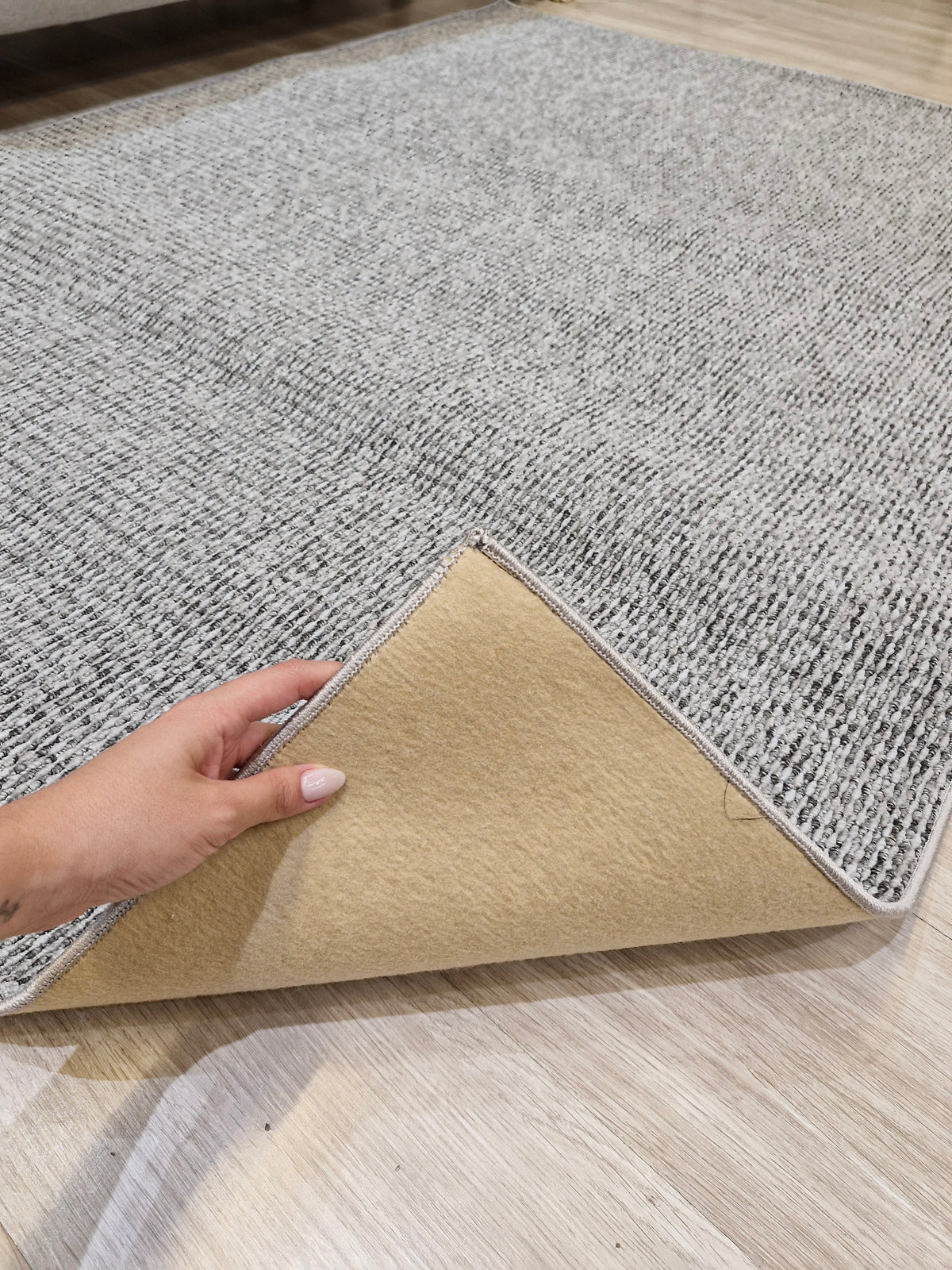 Tapete Bouclê Prata 140x190 | Peça Única (PU73)